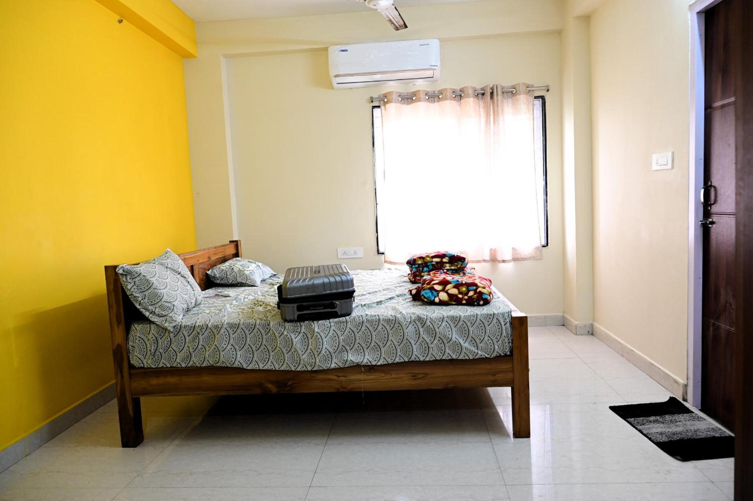 Three-Bedroom House photo 2