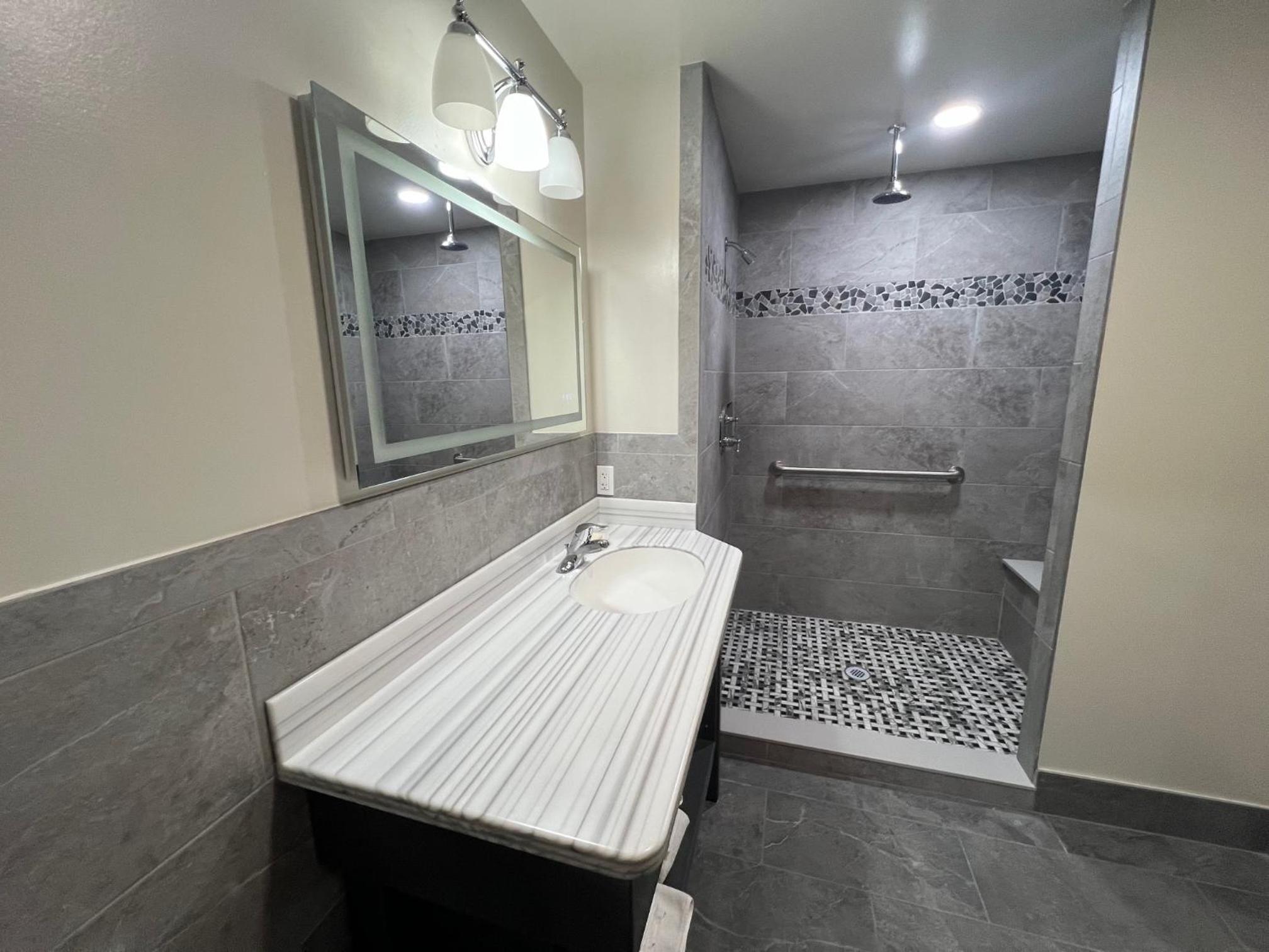Deluxe Double Room with Shower photo 2