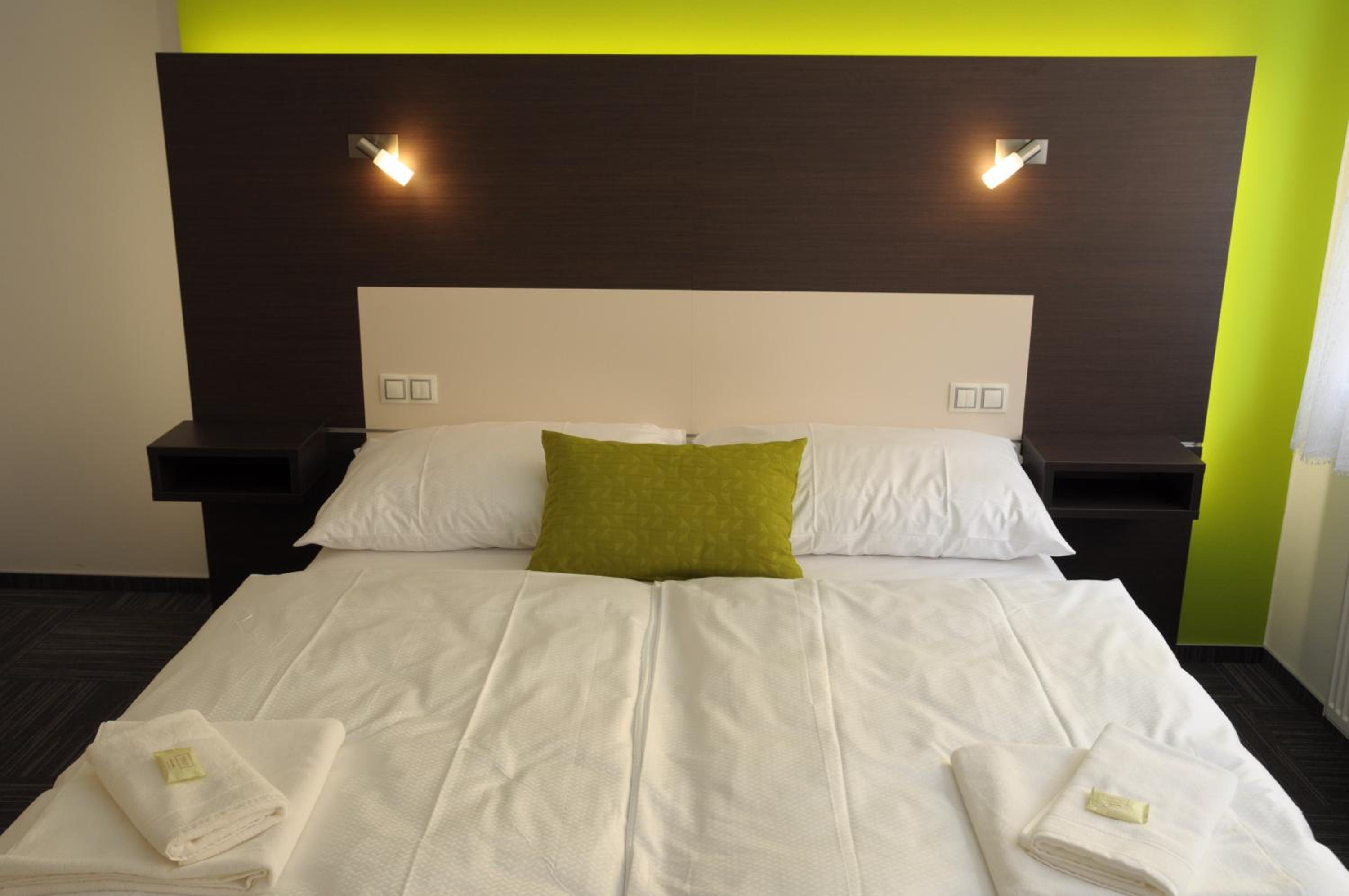 Twin Room - Photo 1