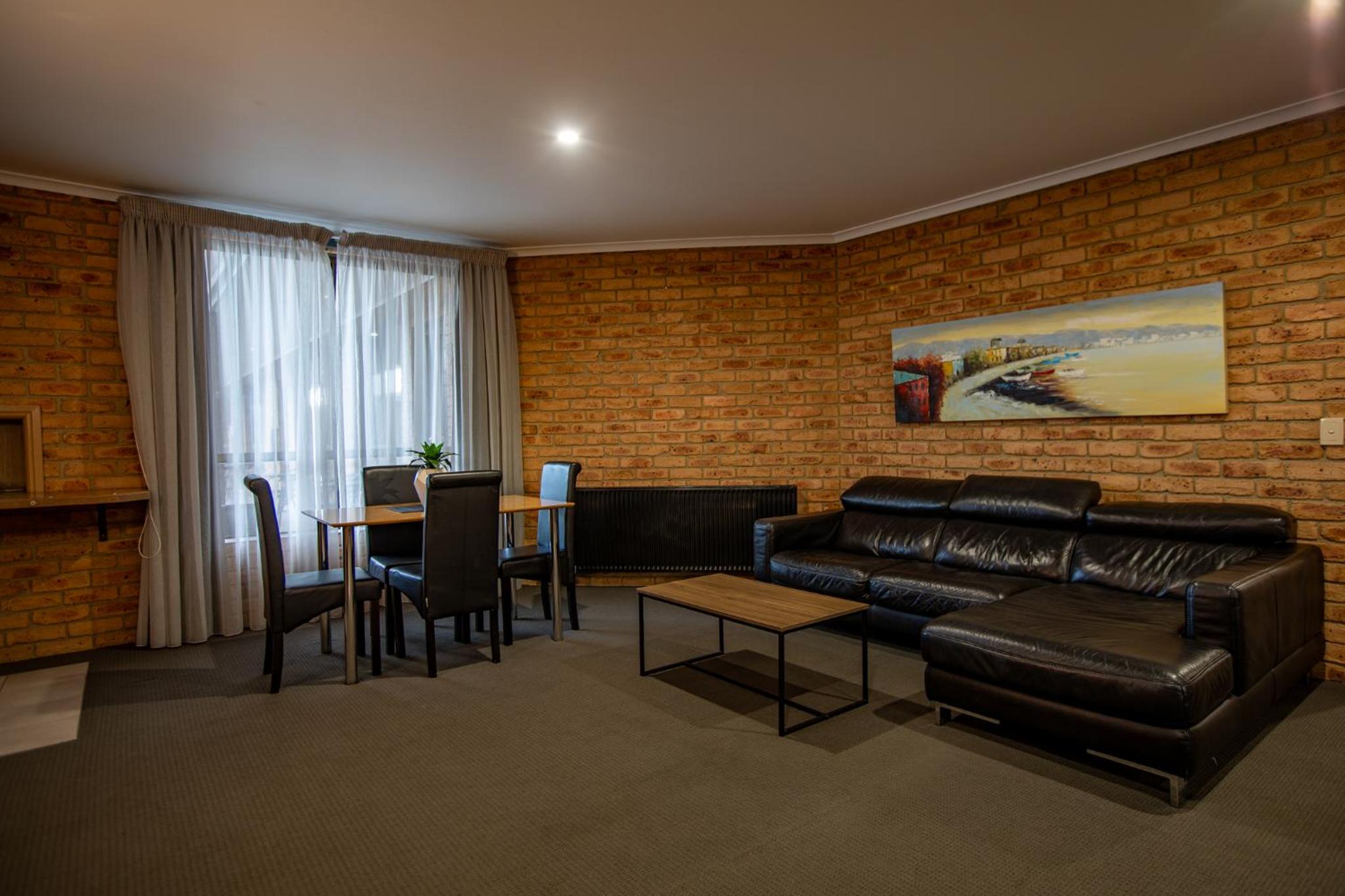 Two-Bedroom Apartment - Photo 2