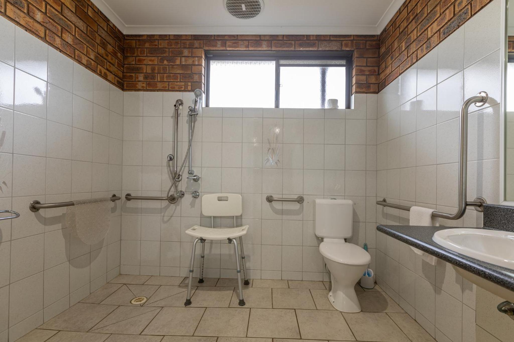 Queen Room - Disability Access - Photo 2