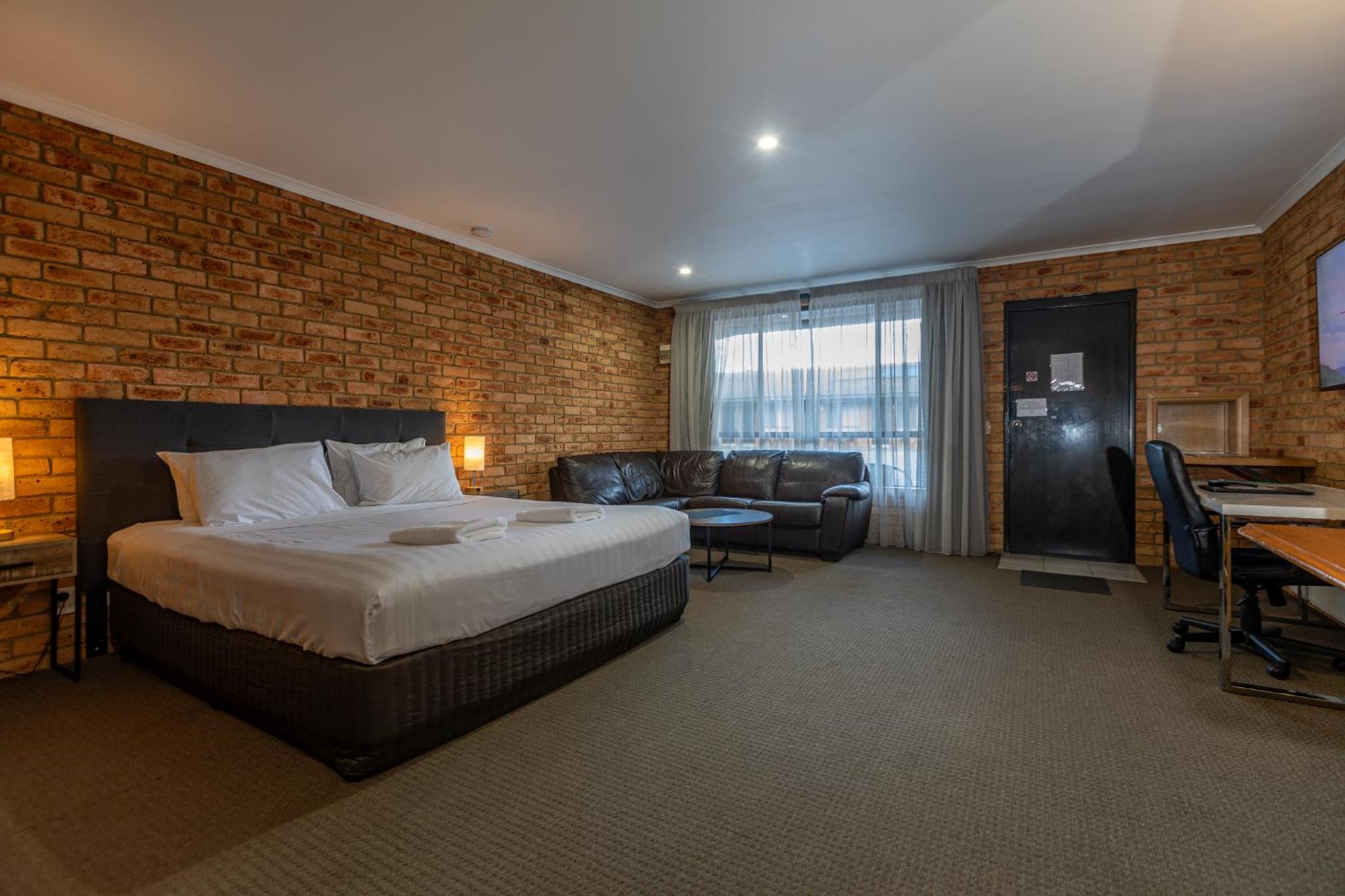 King Room with Spa Bath - Photo 7