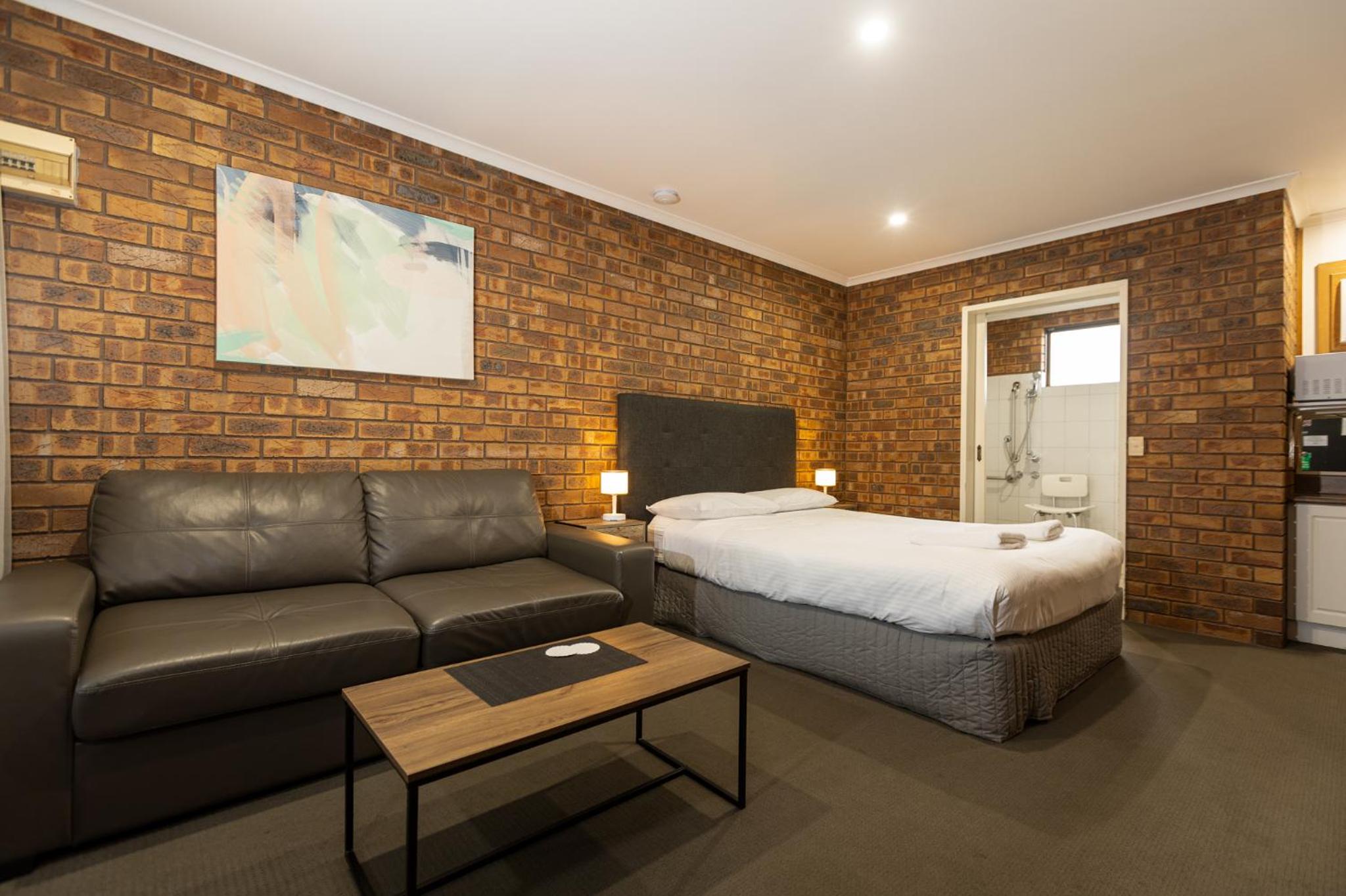 Queen Room - Disability Access - Photo 1