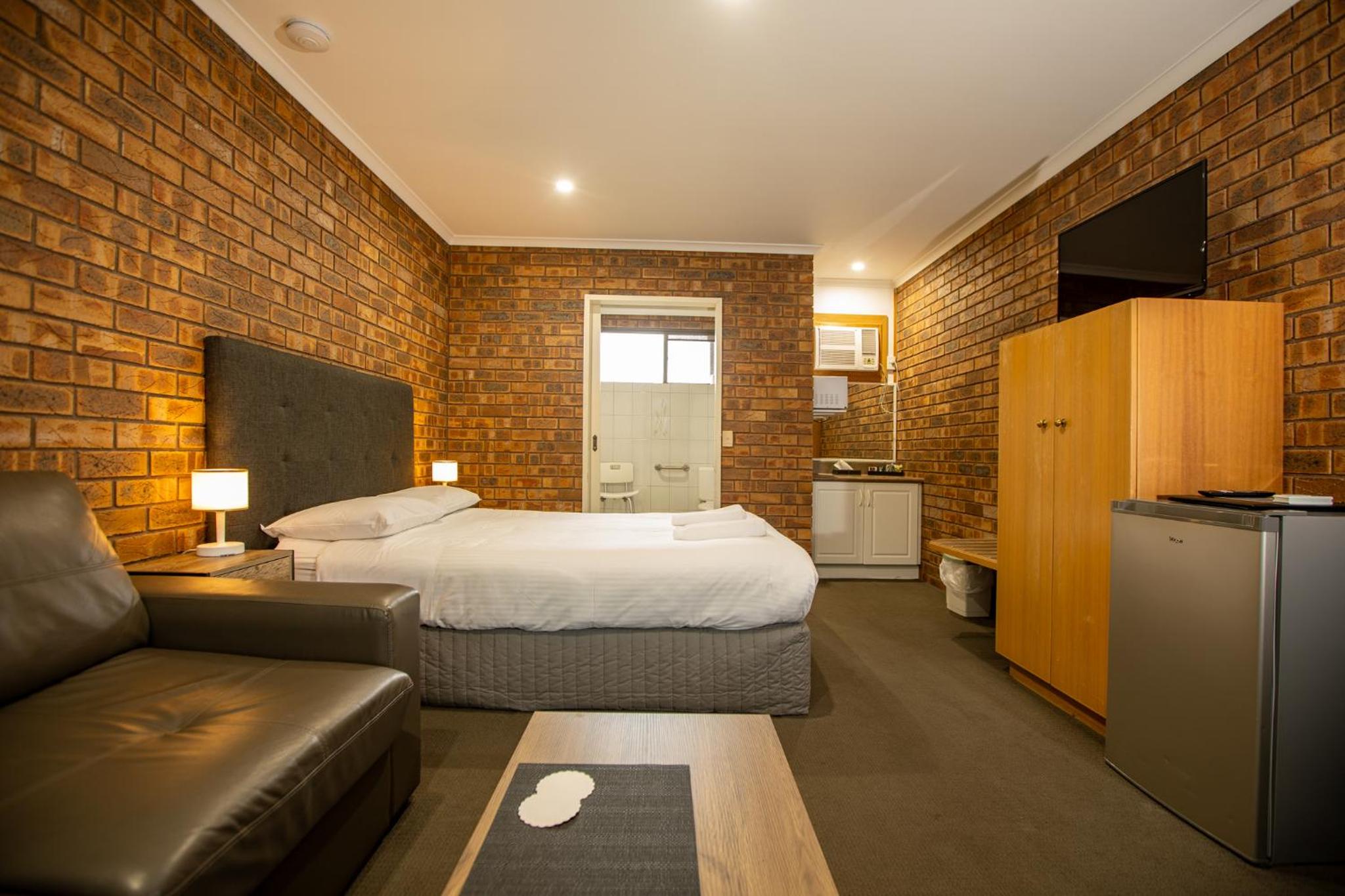 Queen Room - Disability Access - Photo 5