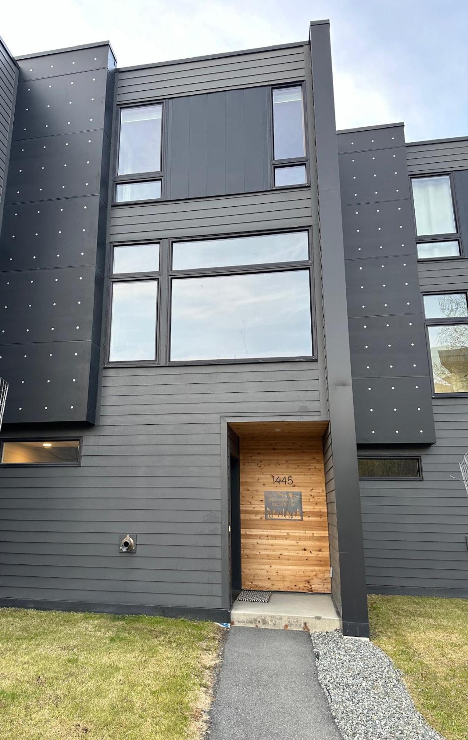 Two-Bedroom Townhouse photo 2