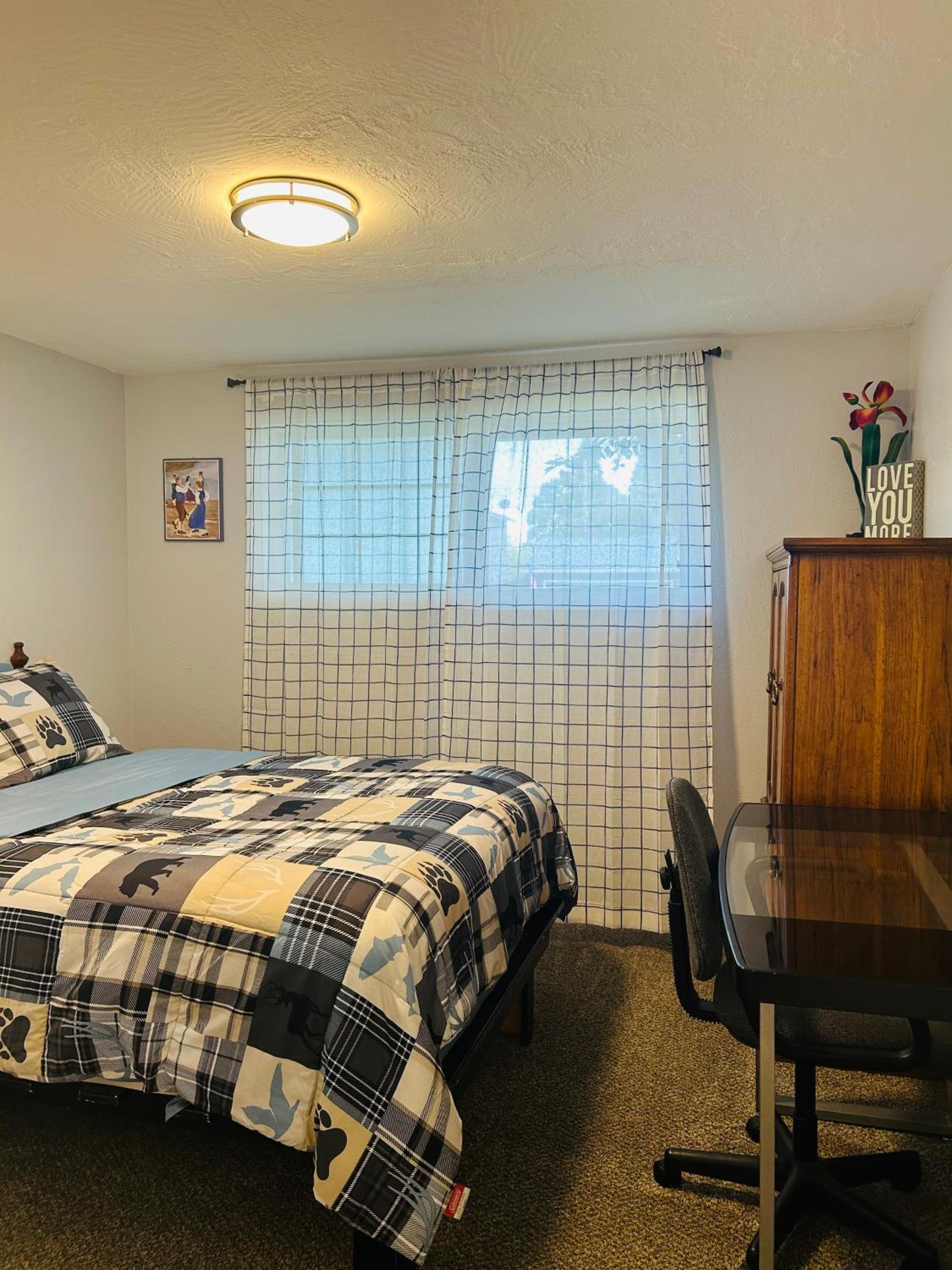 Three-Bedroom House photo 3