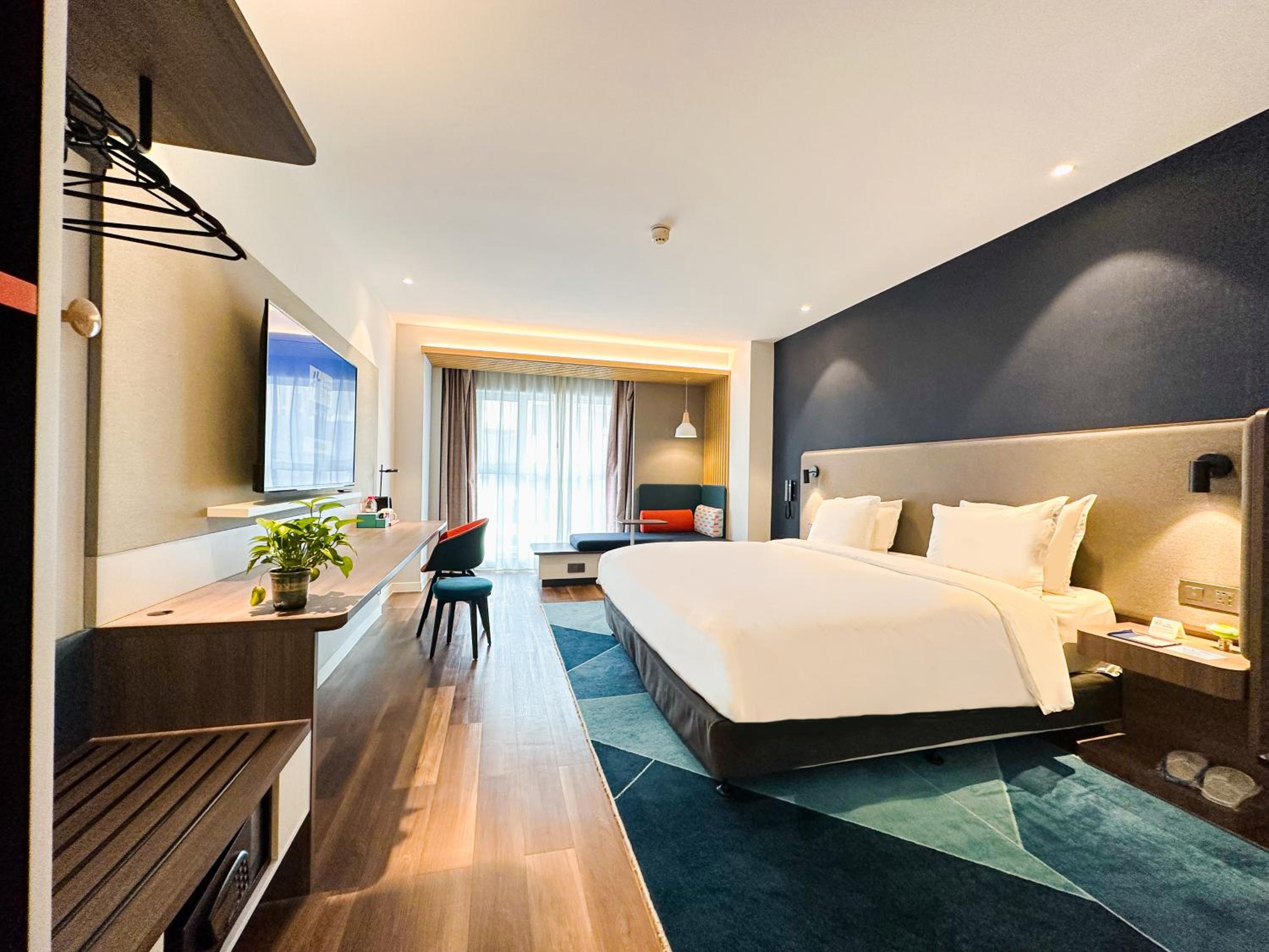 Standard King Room - Photo 2