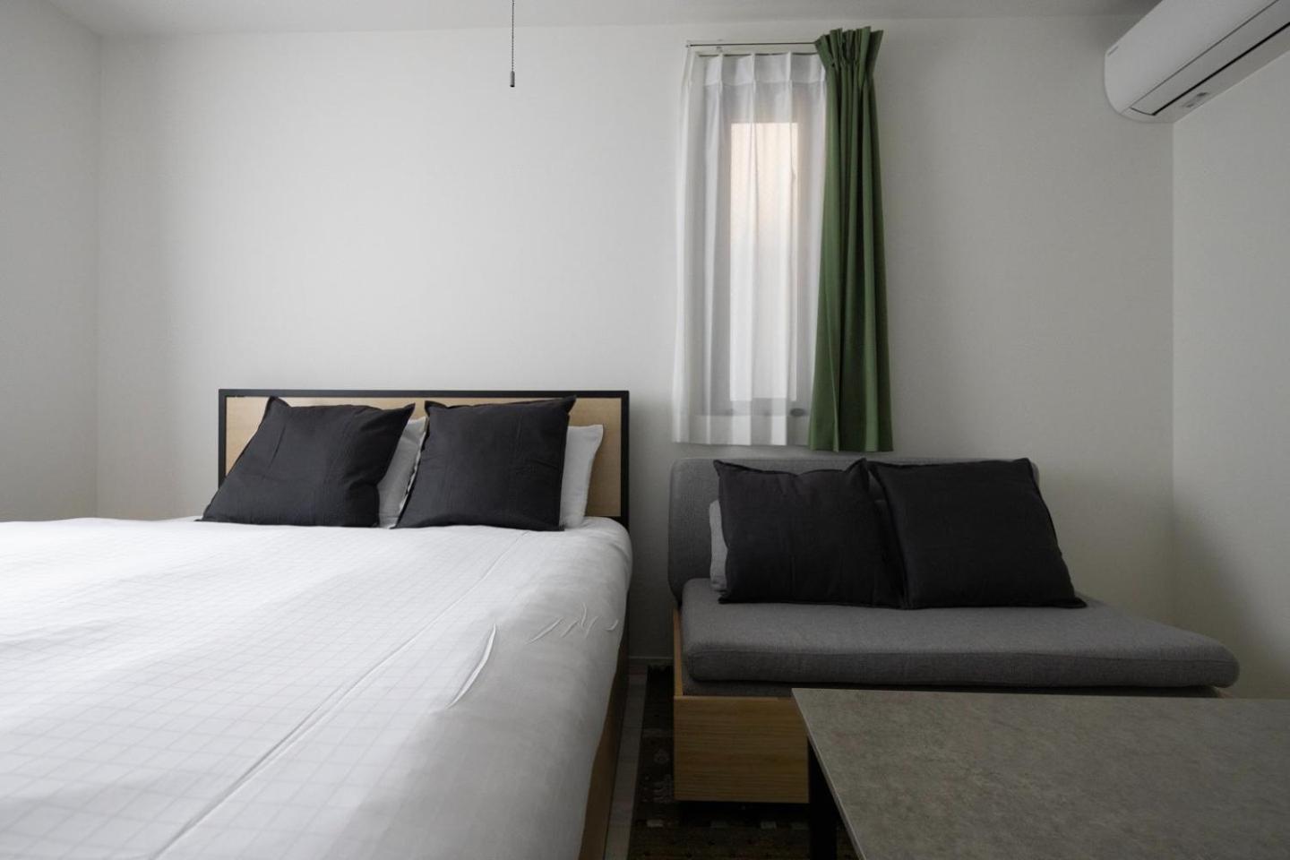 One-Bedroom Apartment photo 2