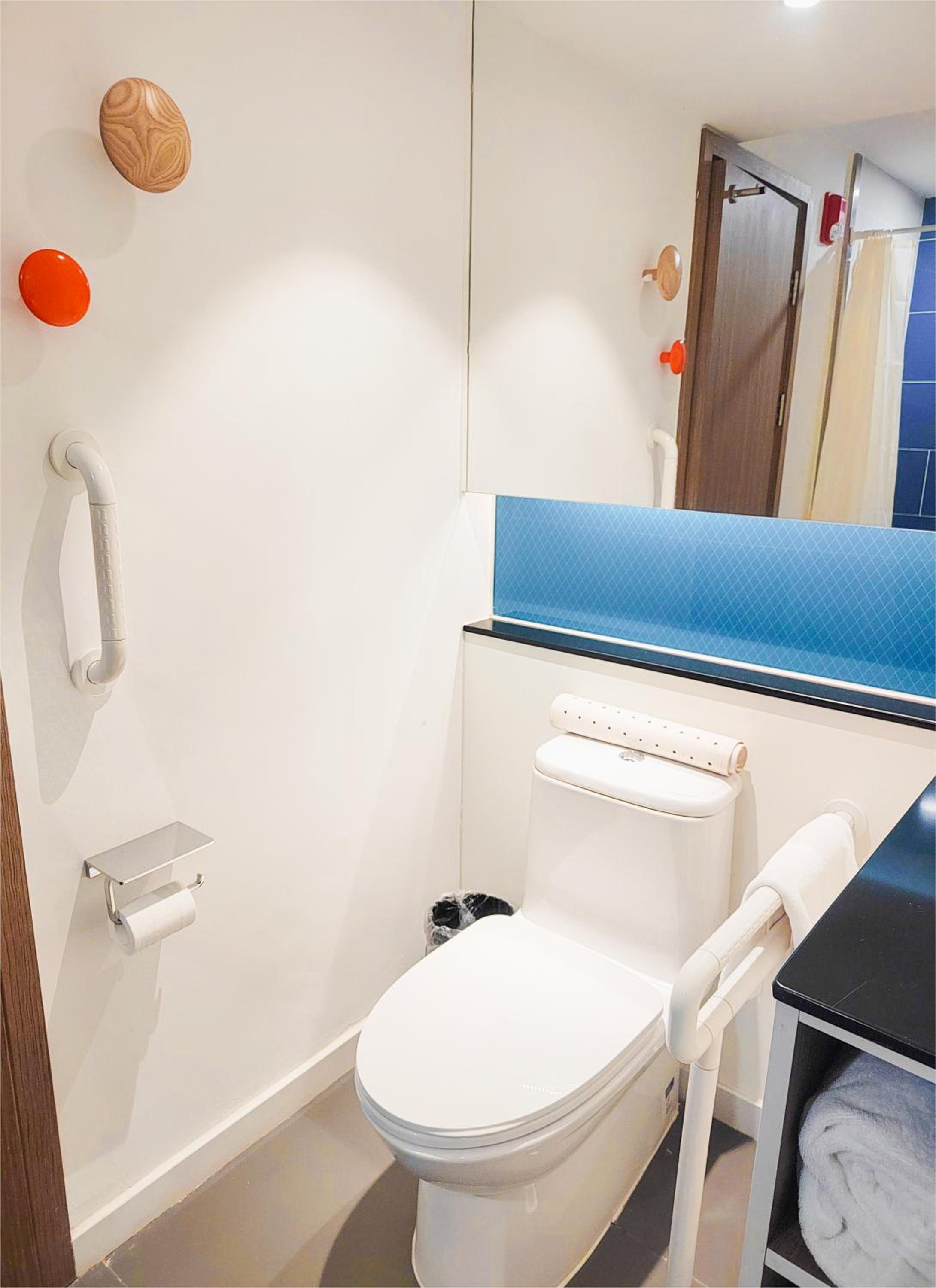 Standard King Room - Accessible - Photo 3
