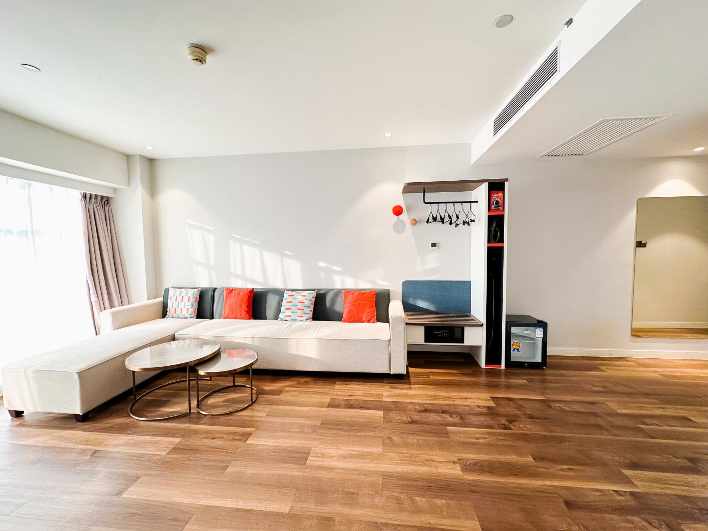 One-Bedroom King Suite - Photo 4