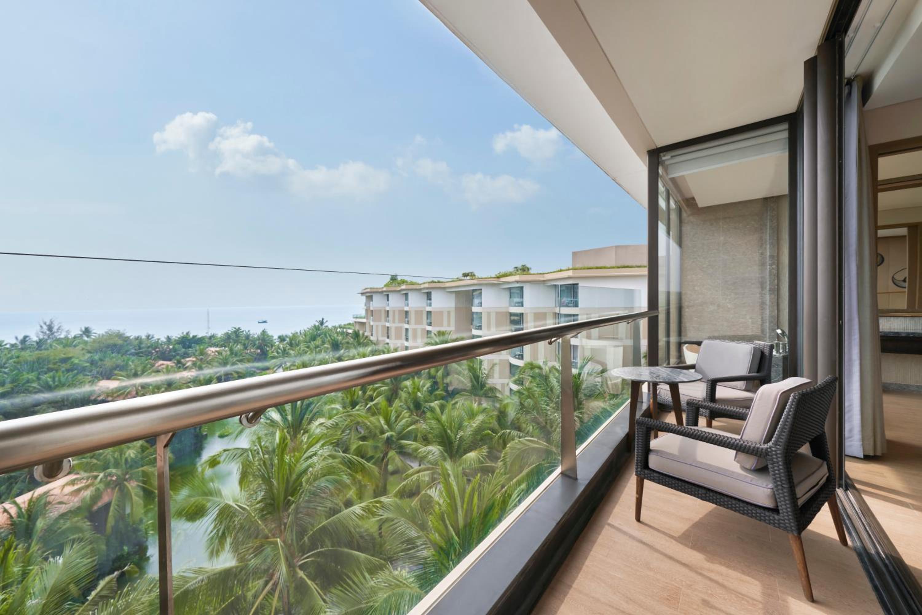 Classic King Room with Balcony and Ocean View