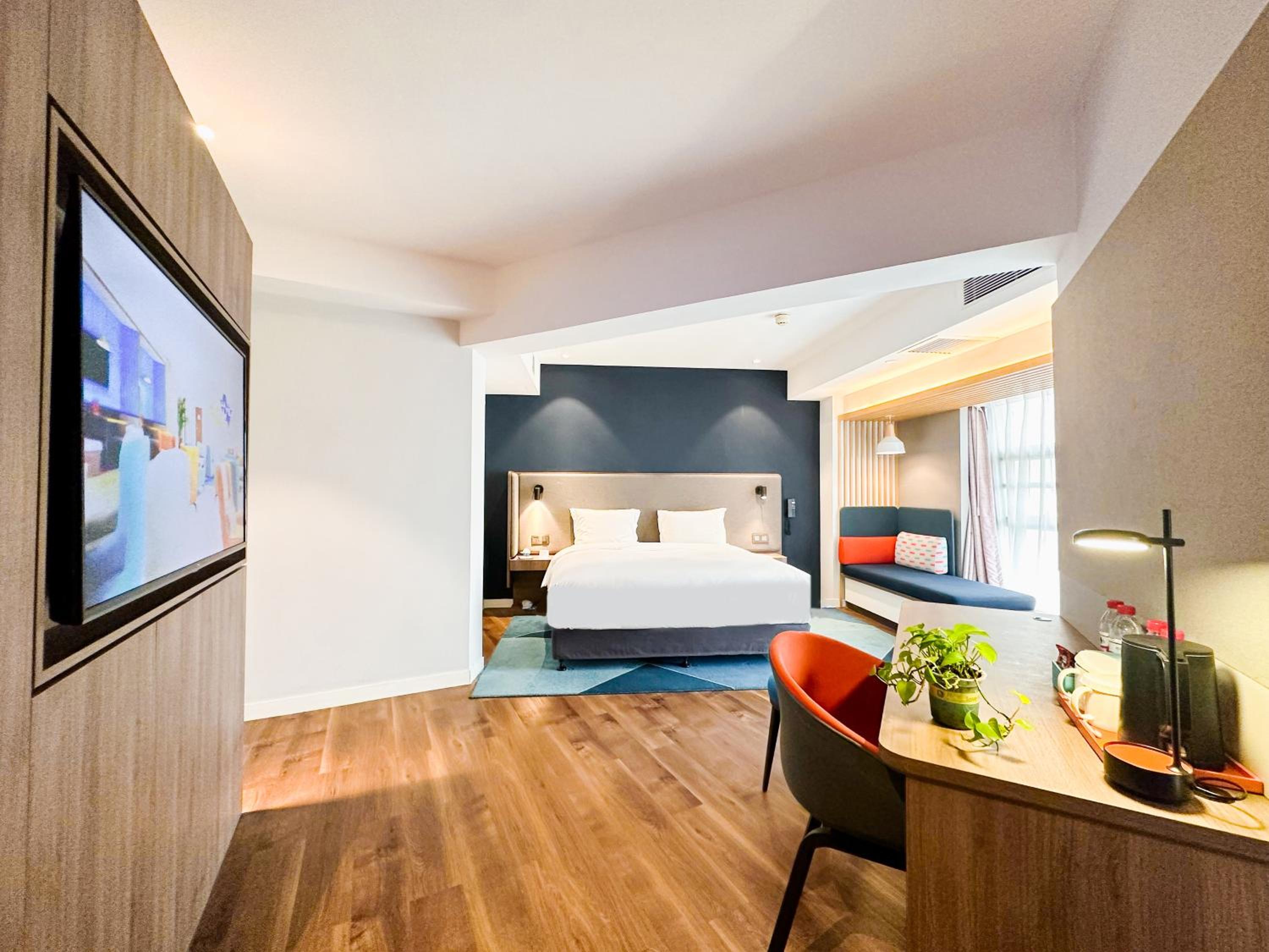 King Suite - Photo 2