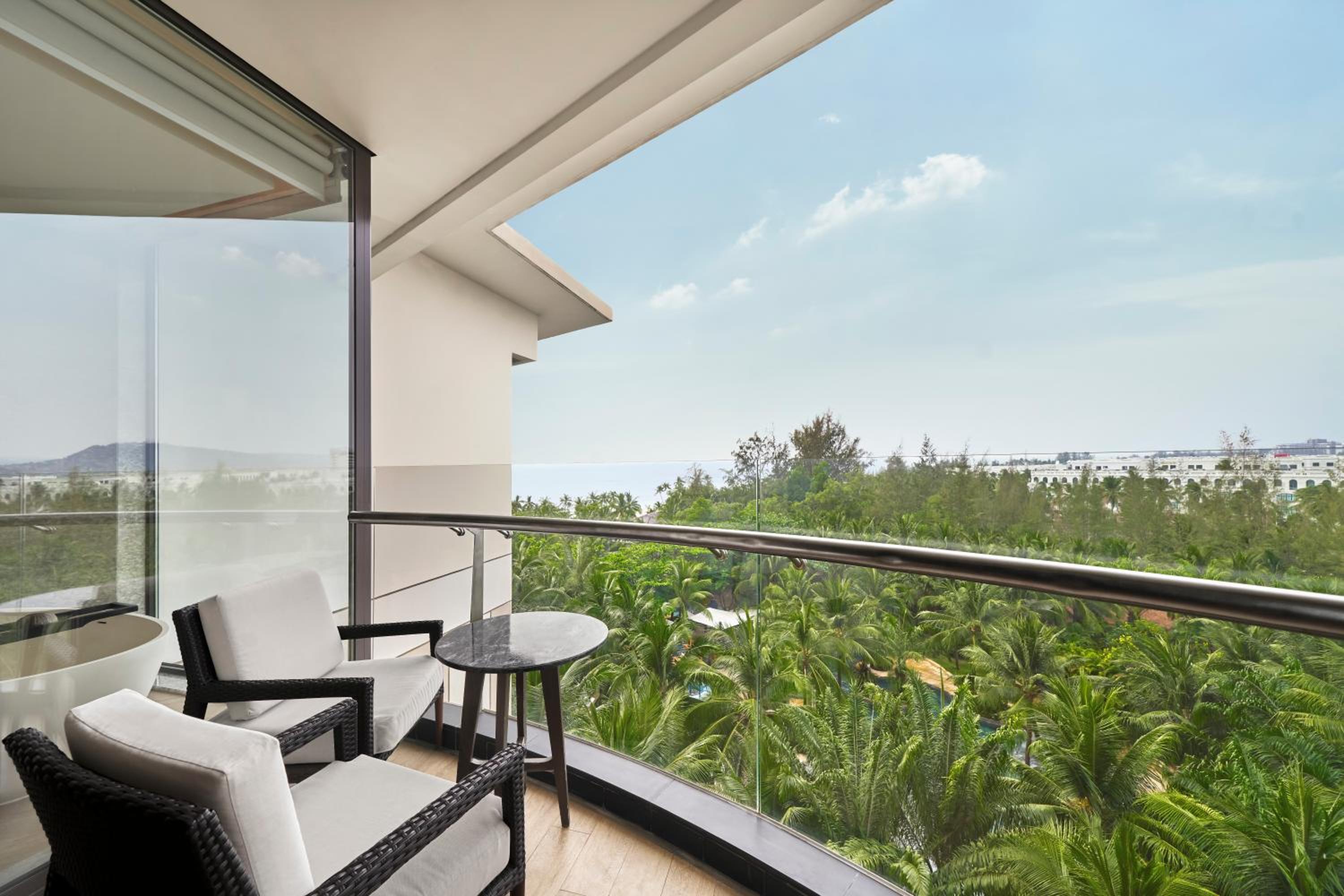 Classic King Room with Balcony and Ocean View
