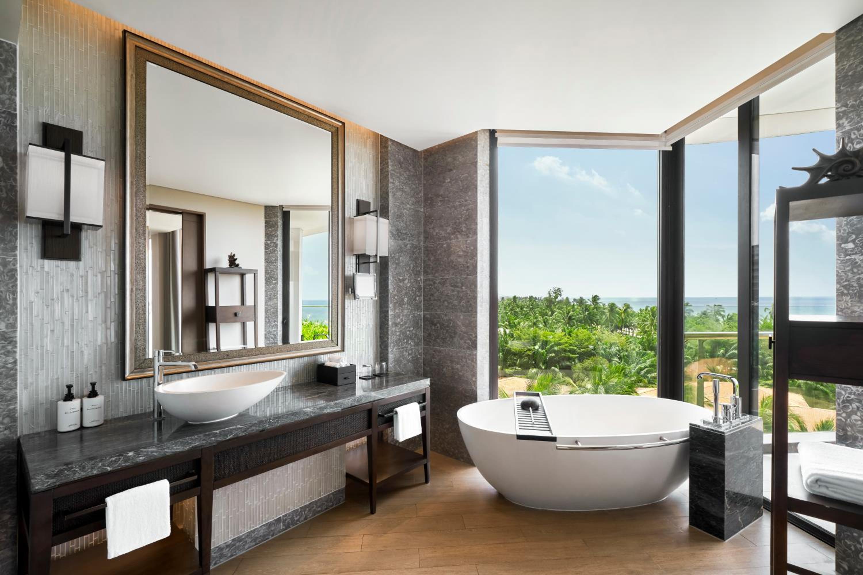Classic King Room with Balcony and Ocean View