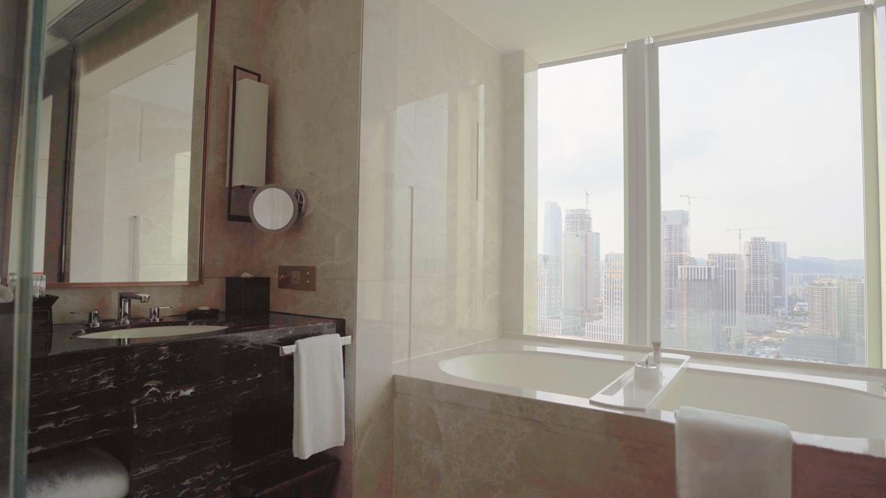 Premium King Room with Bath and River View