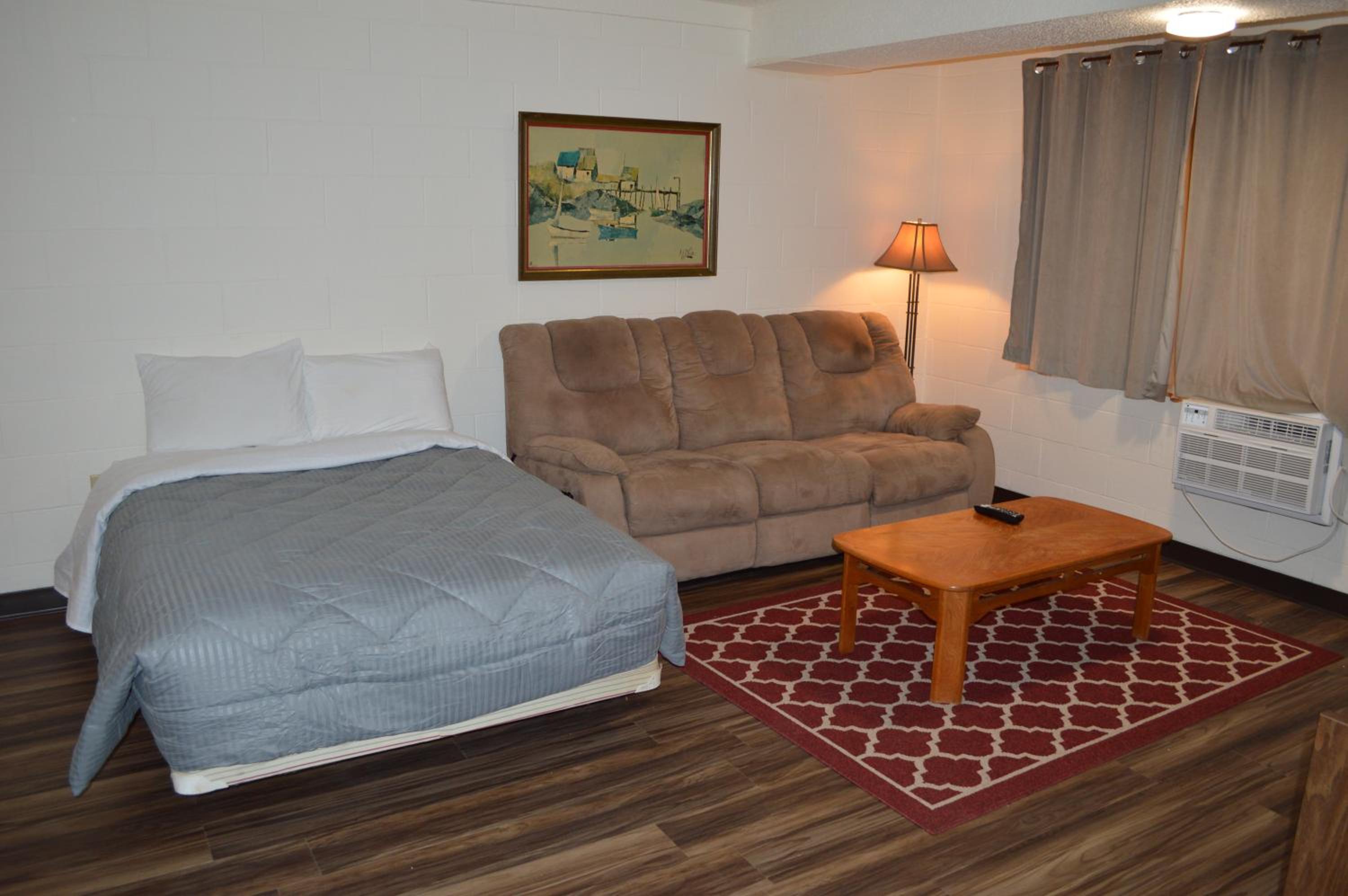 Two-Bedroom House photo 3