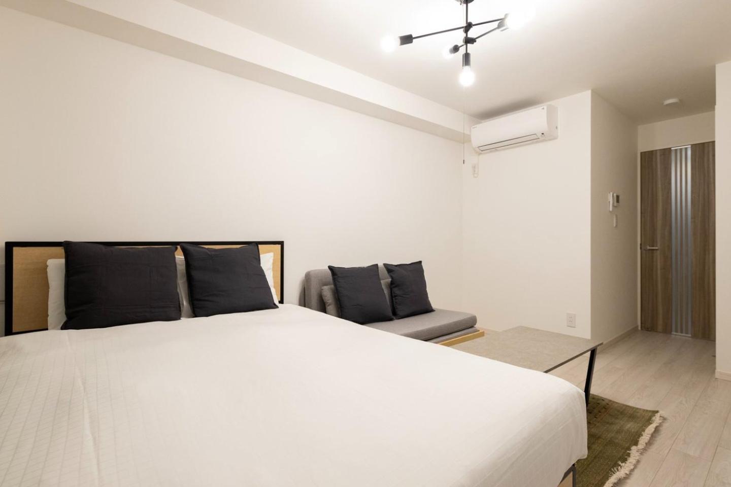 One-Bedroom Apartment photo 1