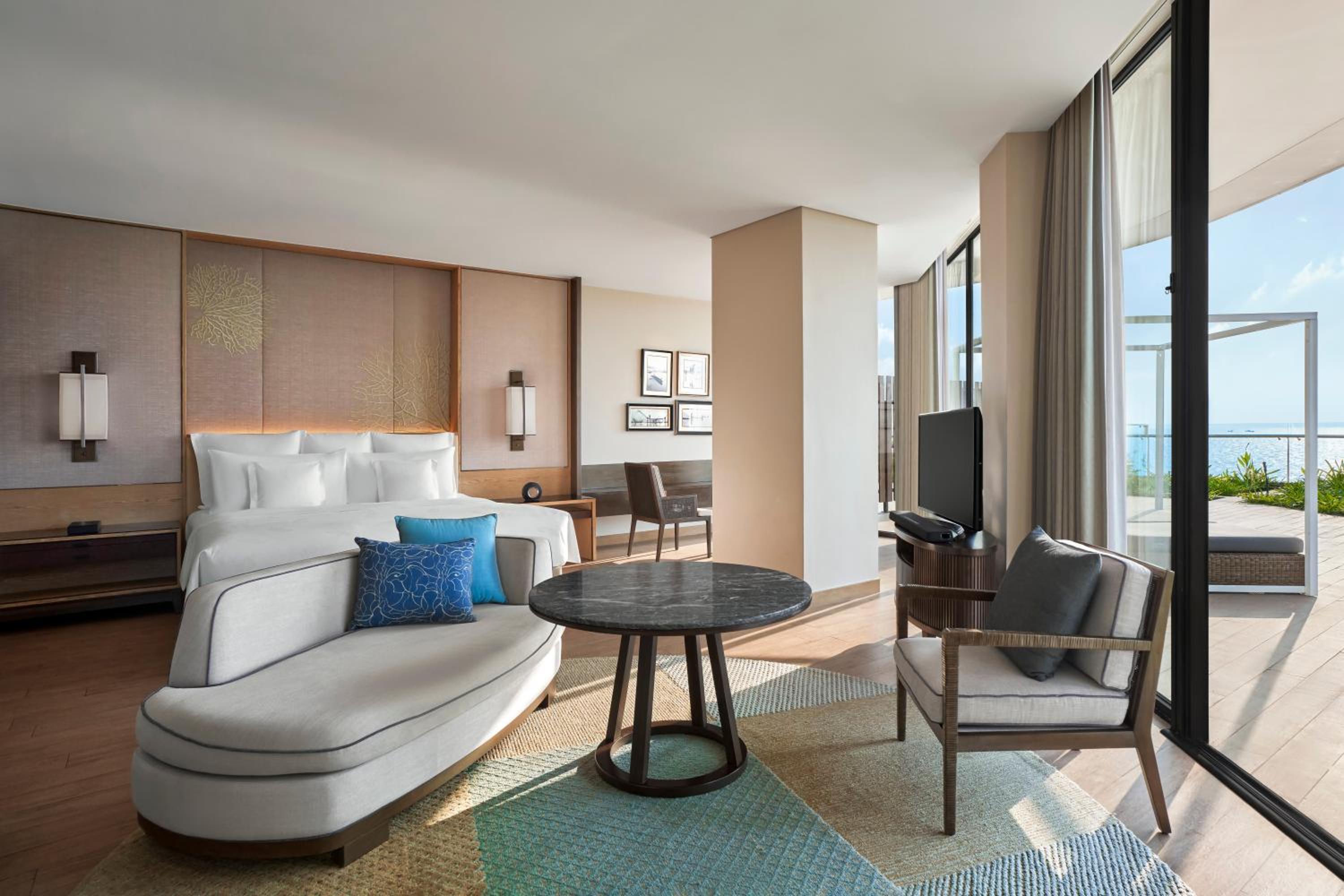 Junior King Suite with Terrace and Ocean View