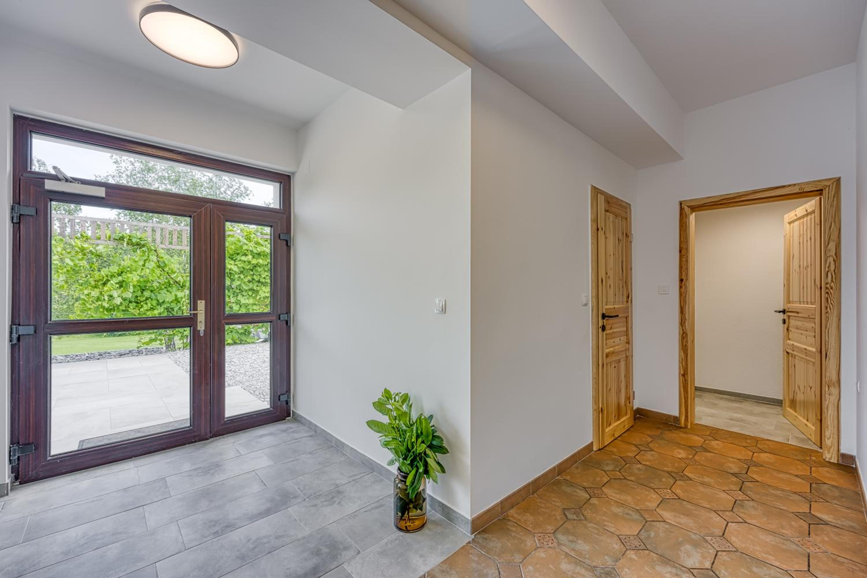 Apartment - Ground Floor photo 2