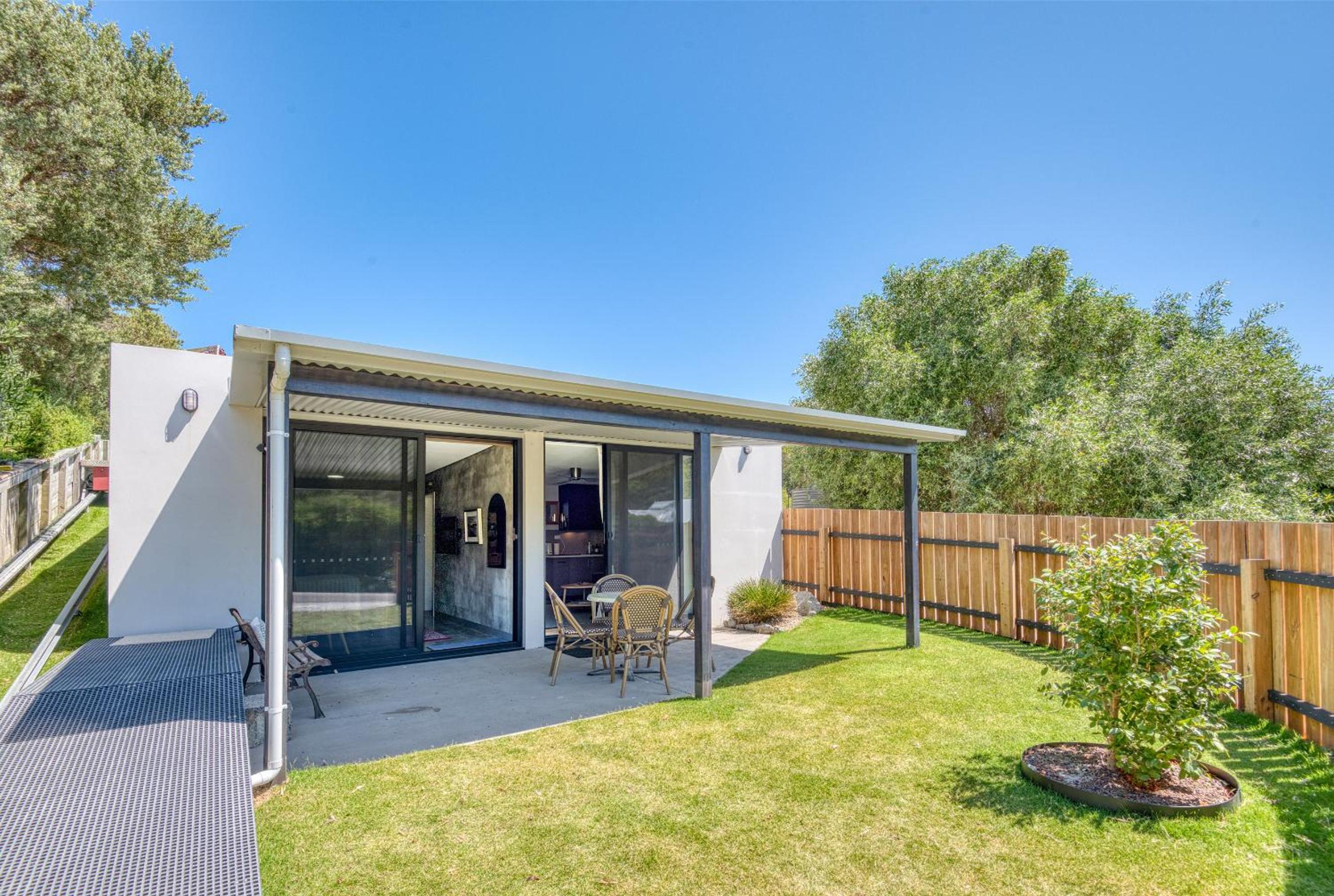 Deluxe Bungalow photo 3