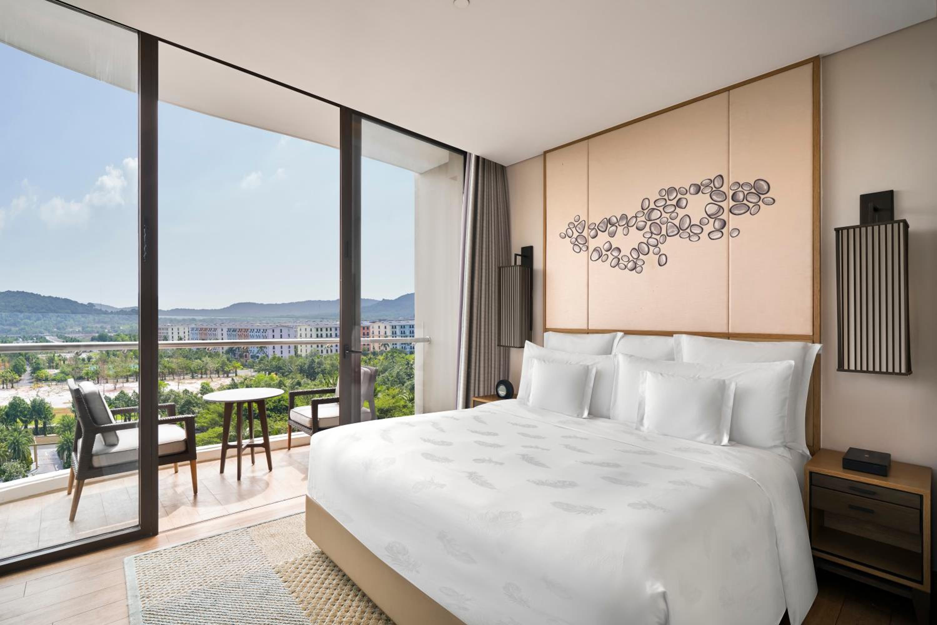 Two-Bedroom Residence with King and Queen Bed thumbnail 5