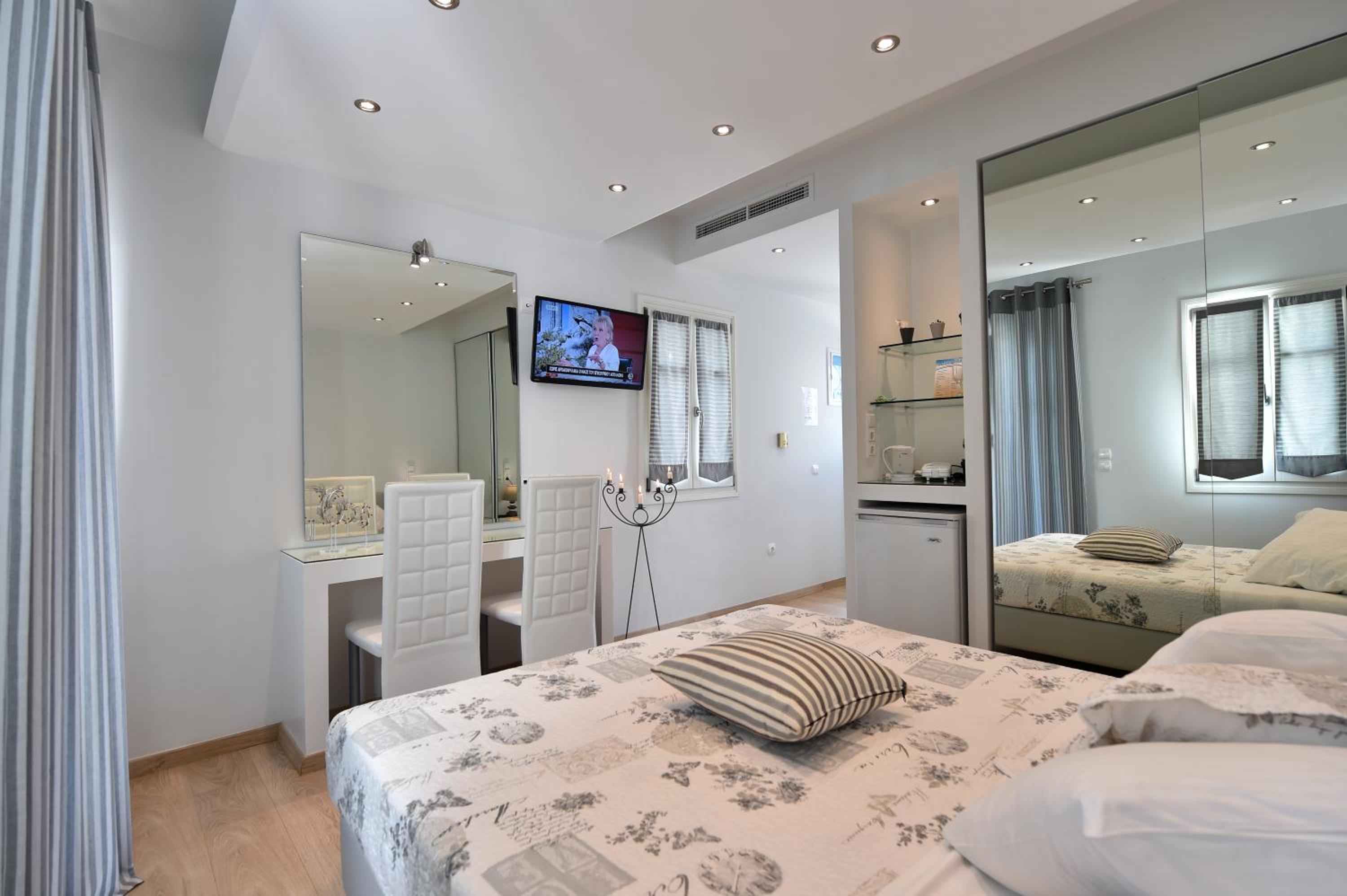 Deluxe Double Room with Spa Bath and Sea View - Photo 7