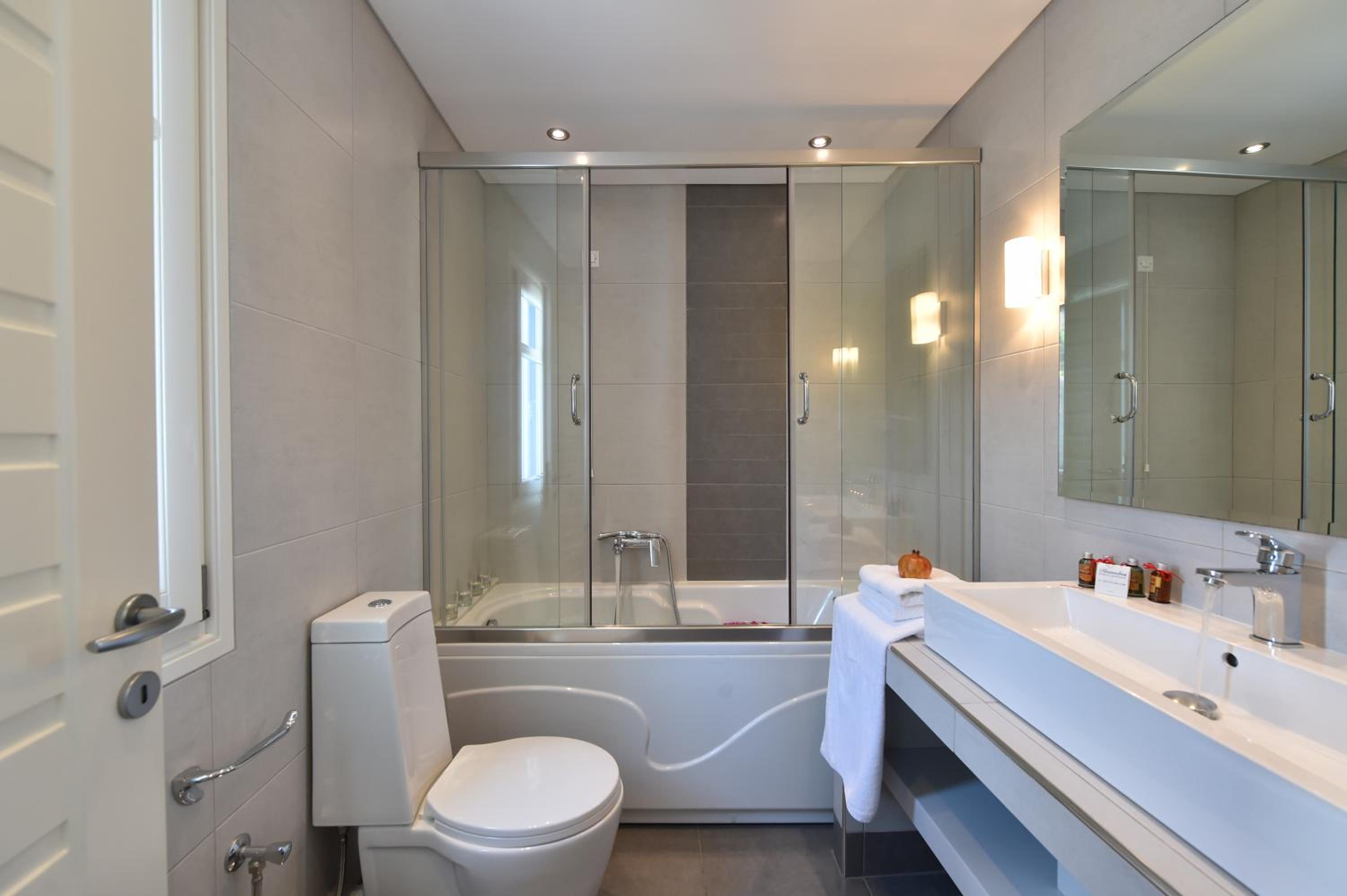 Deluxe Double Room with Spa Bath and Sea View - Photo 6