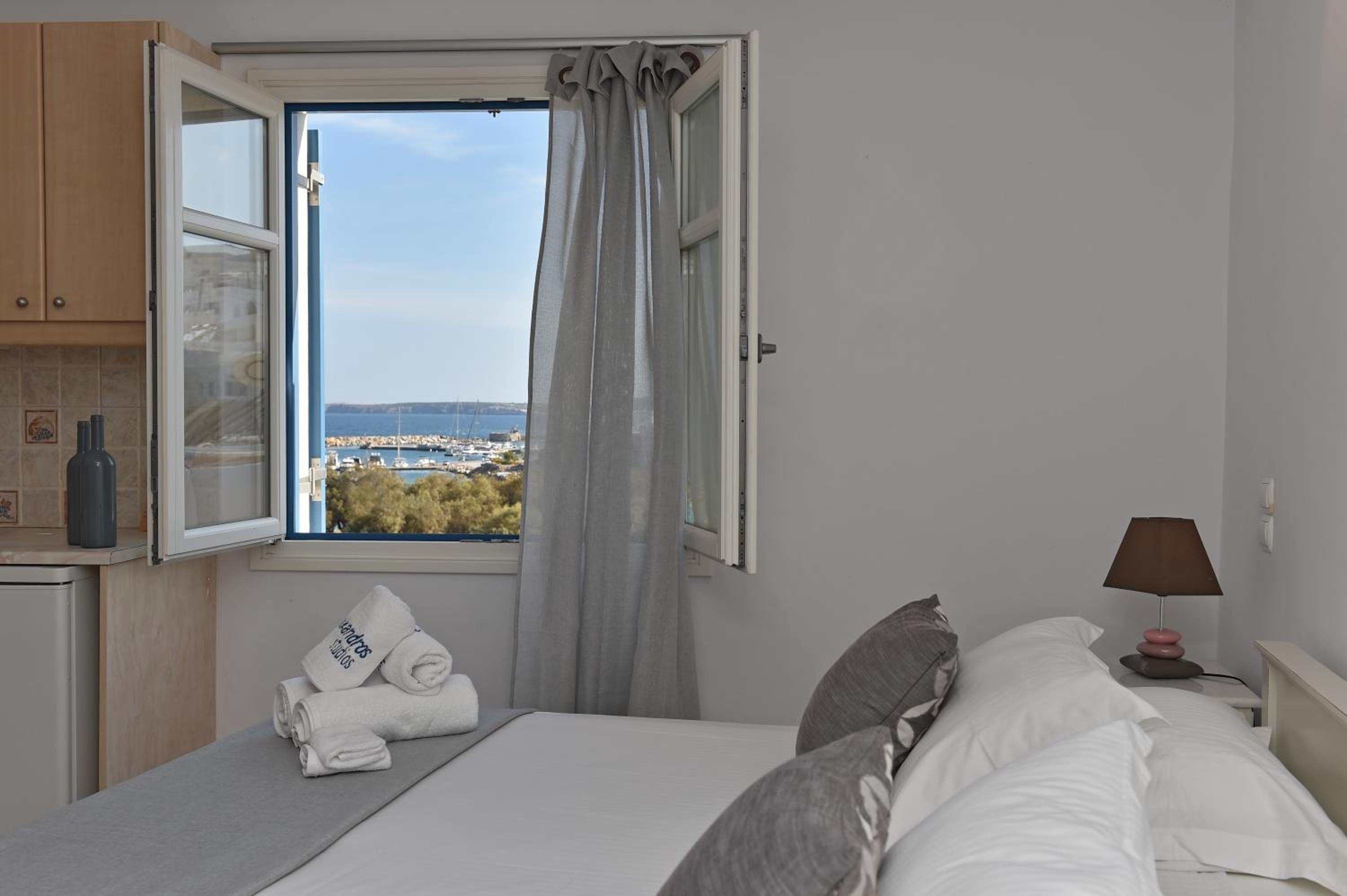 Superior Double Room with Patio - Photo 7