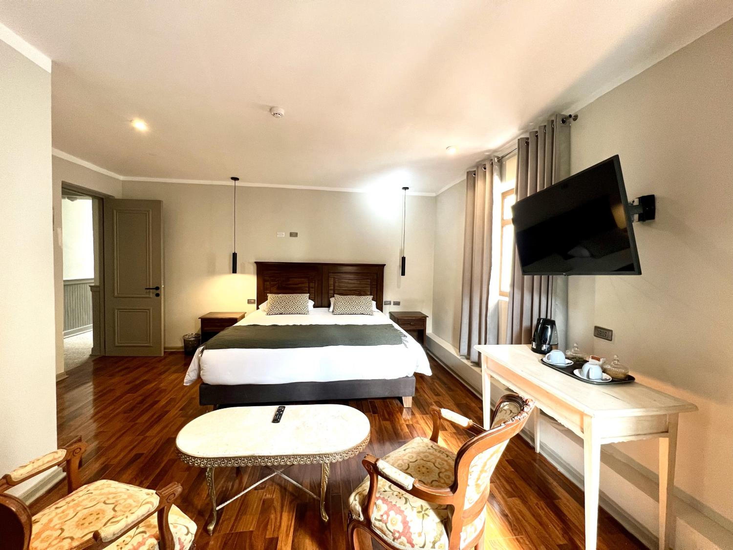 King Room with Balcony photo 1