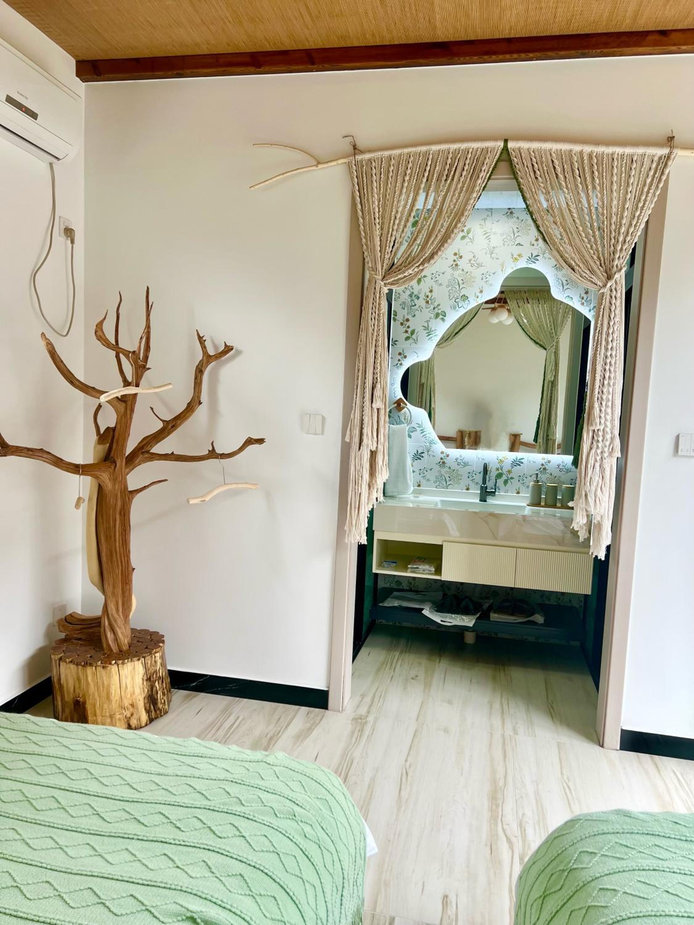 Twin Room with Private Bathroom photo 3
