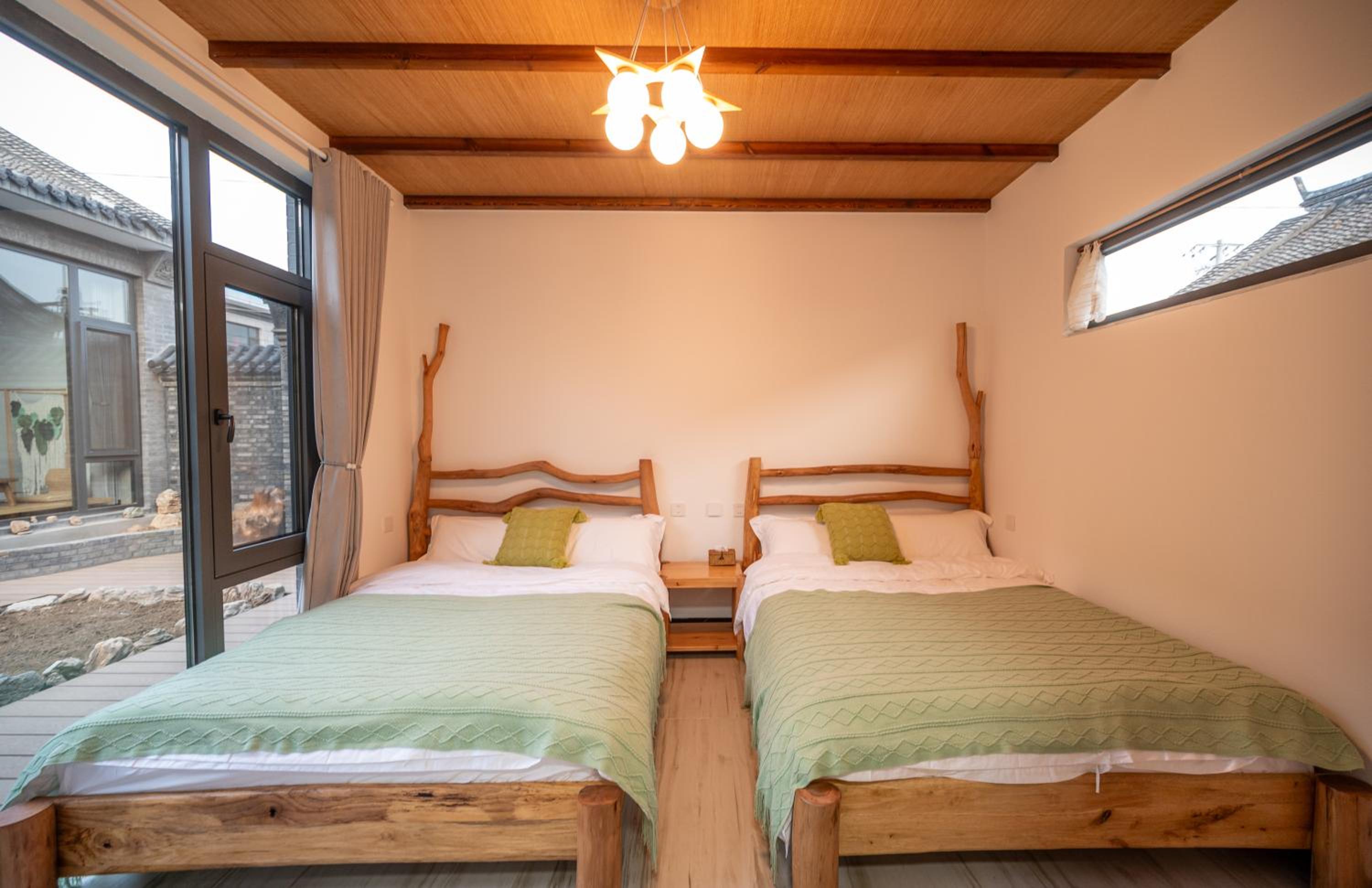 Twin Room with Private Bathroom photo 2