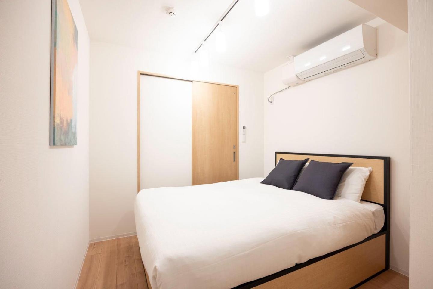 One-Bedroom Apartment photo 1