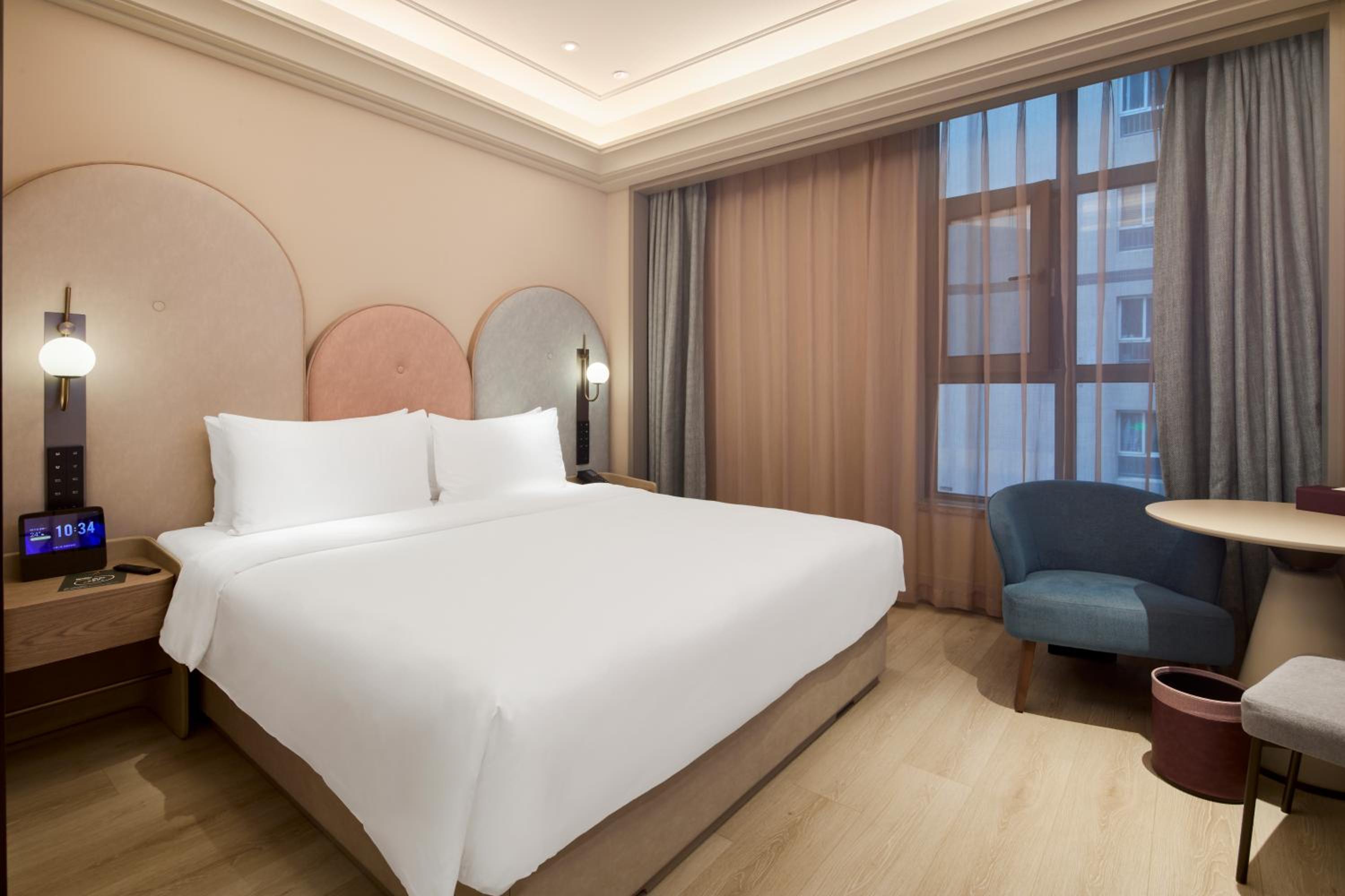 Standard King Room