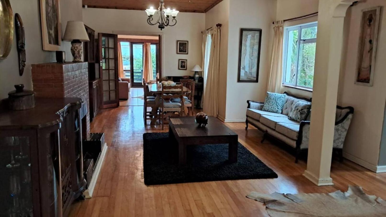 Three-Bedroom House photo 2