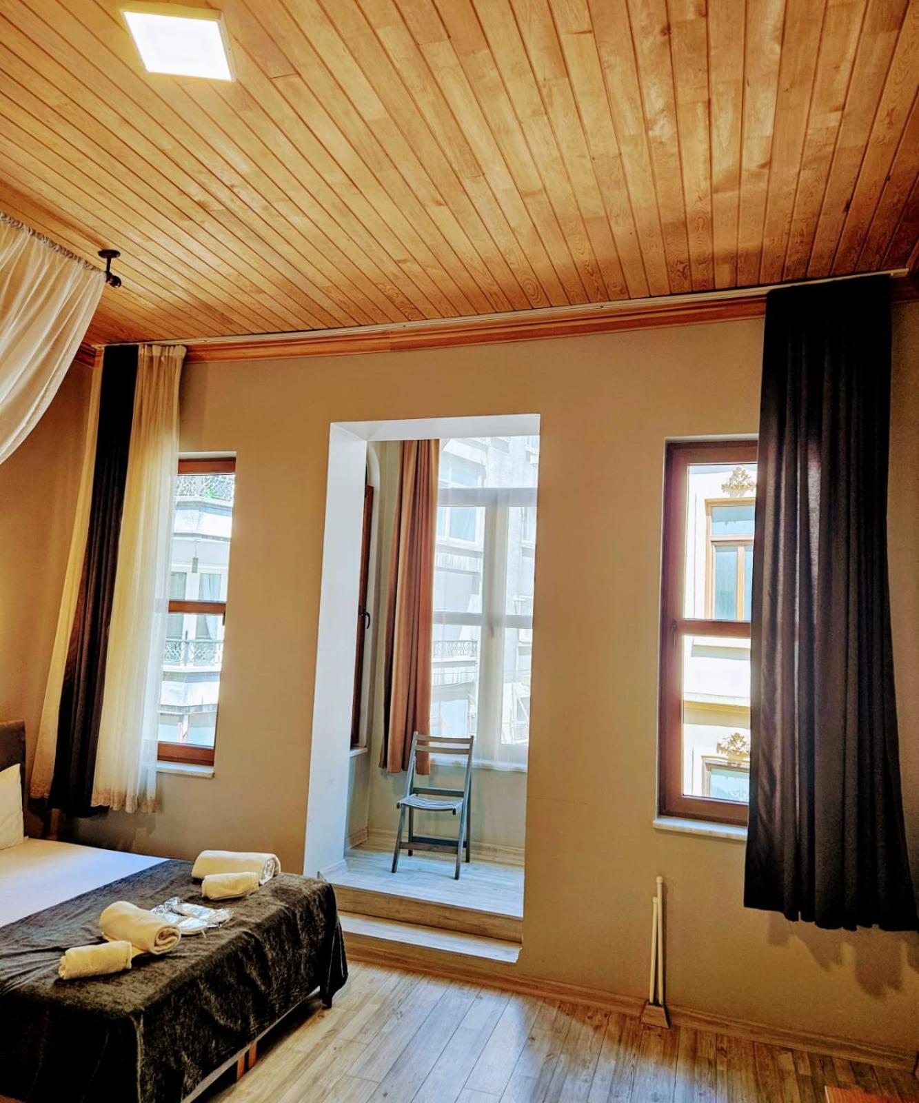 King Room with Balcony photo 2