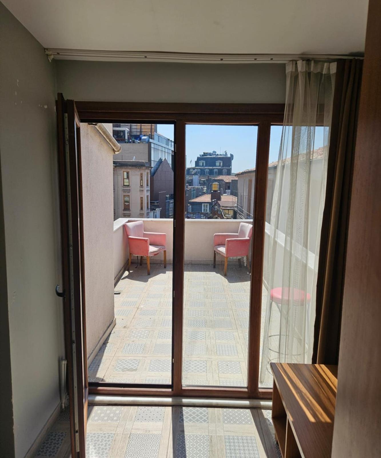 King Room with Balcony photo 3
