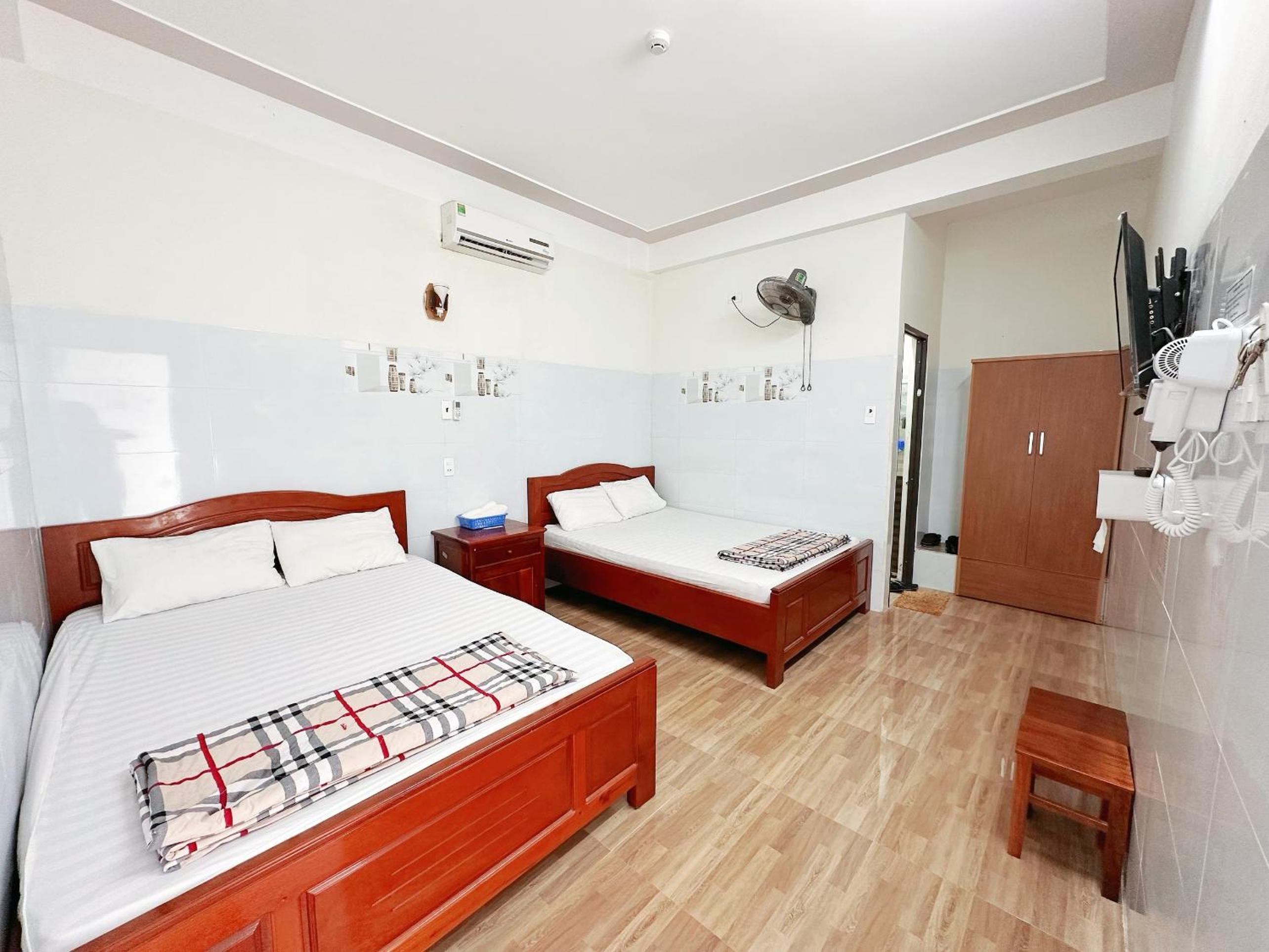 Quadruple Room With Private Bathroom