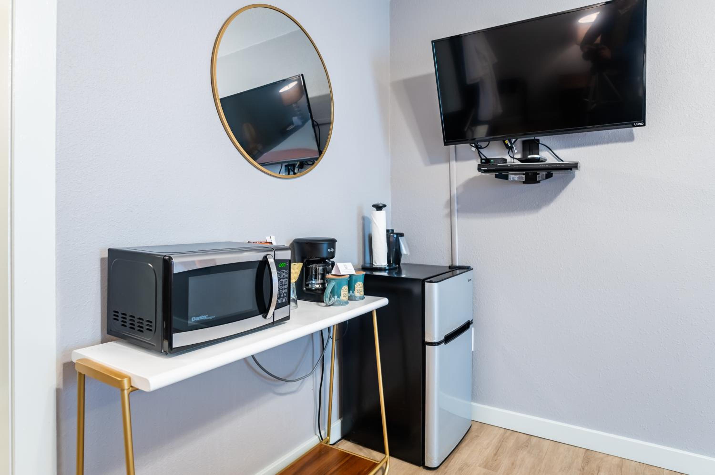Queen Room photo 2