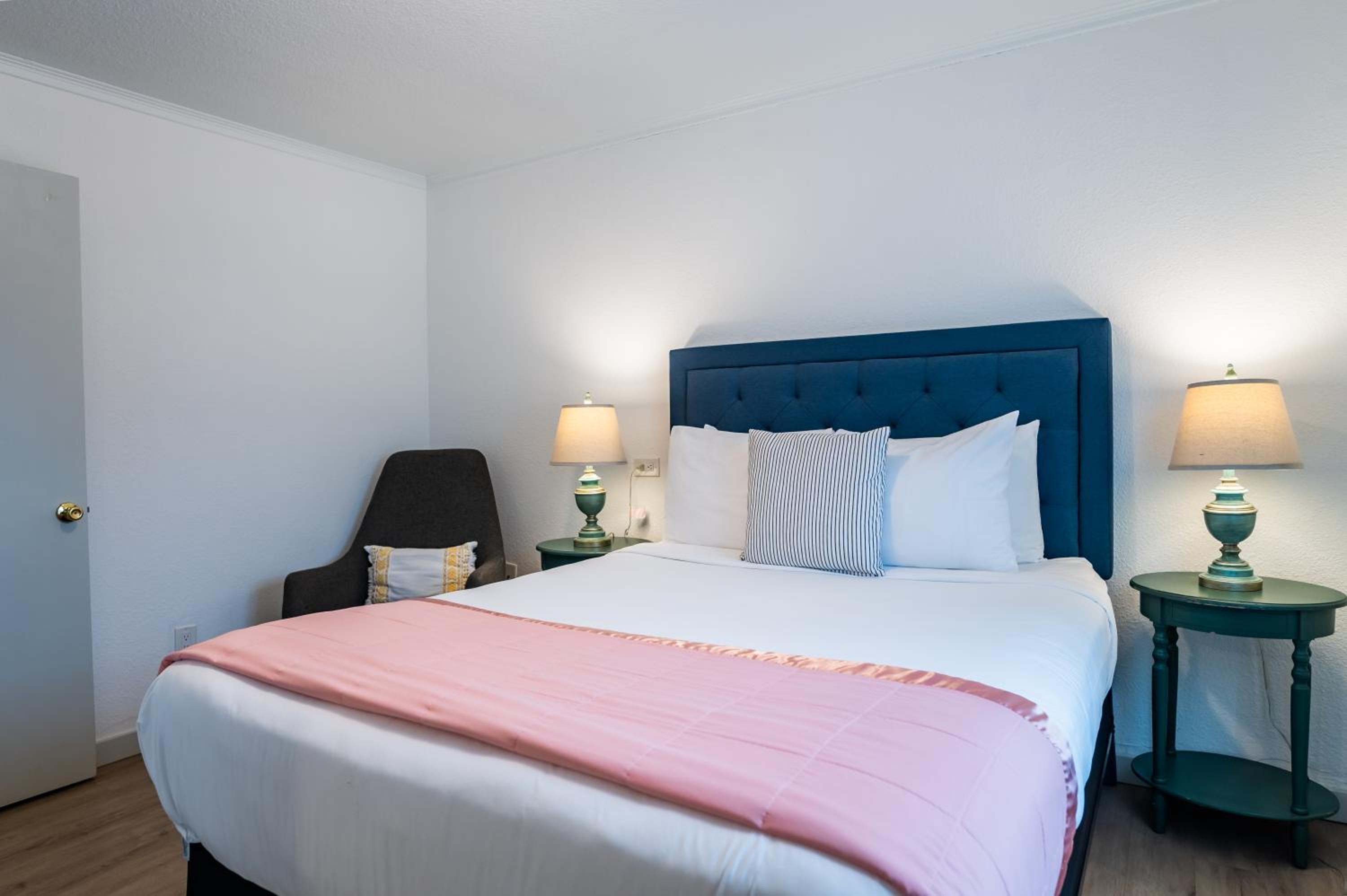 Two-Bedroom Suite with Full Kitchen - Photo 4
