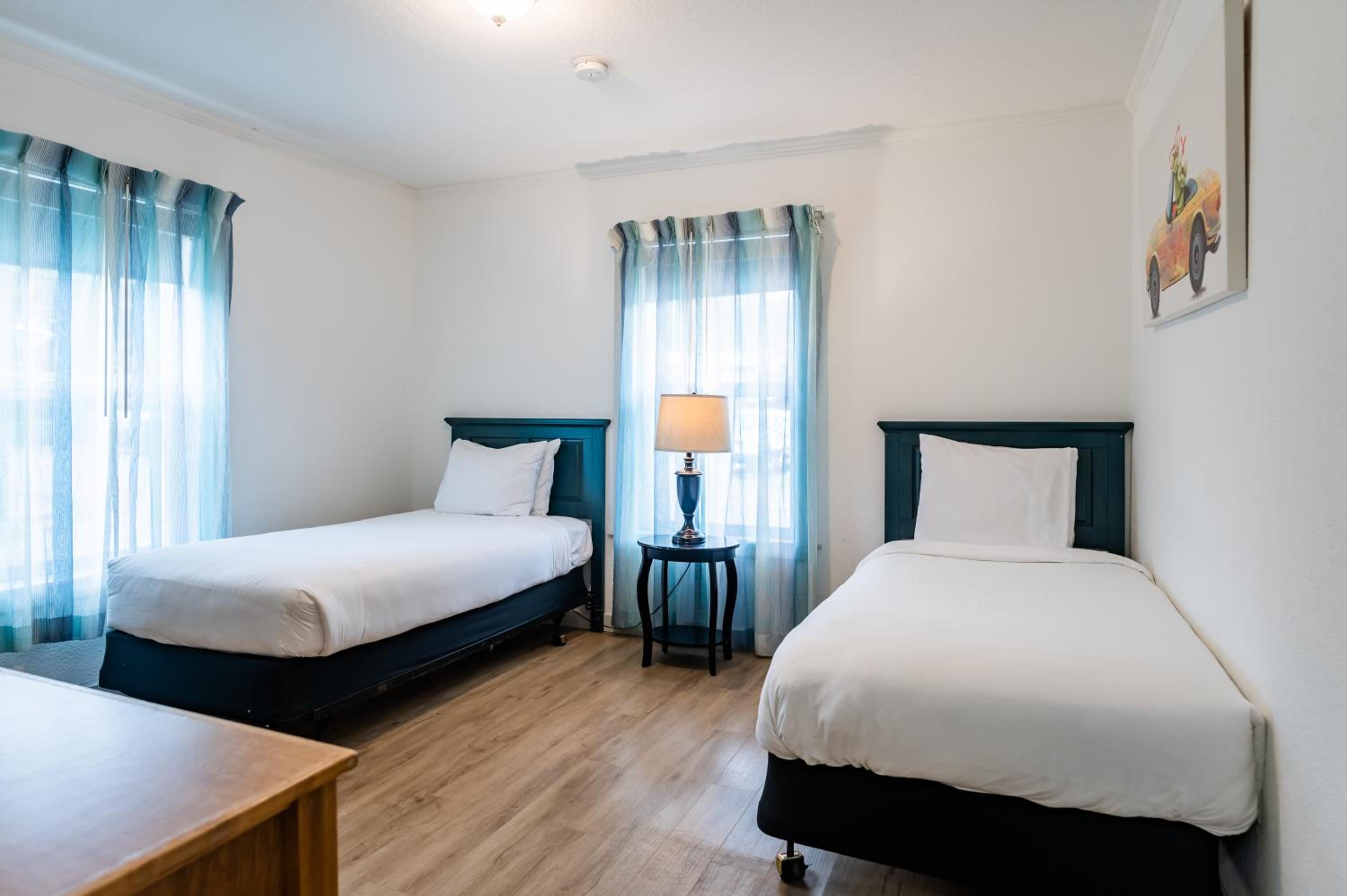 Two-Bedroom Suite with Full Kitchen - Photo 5