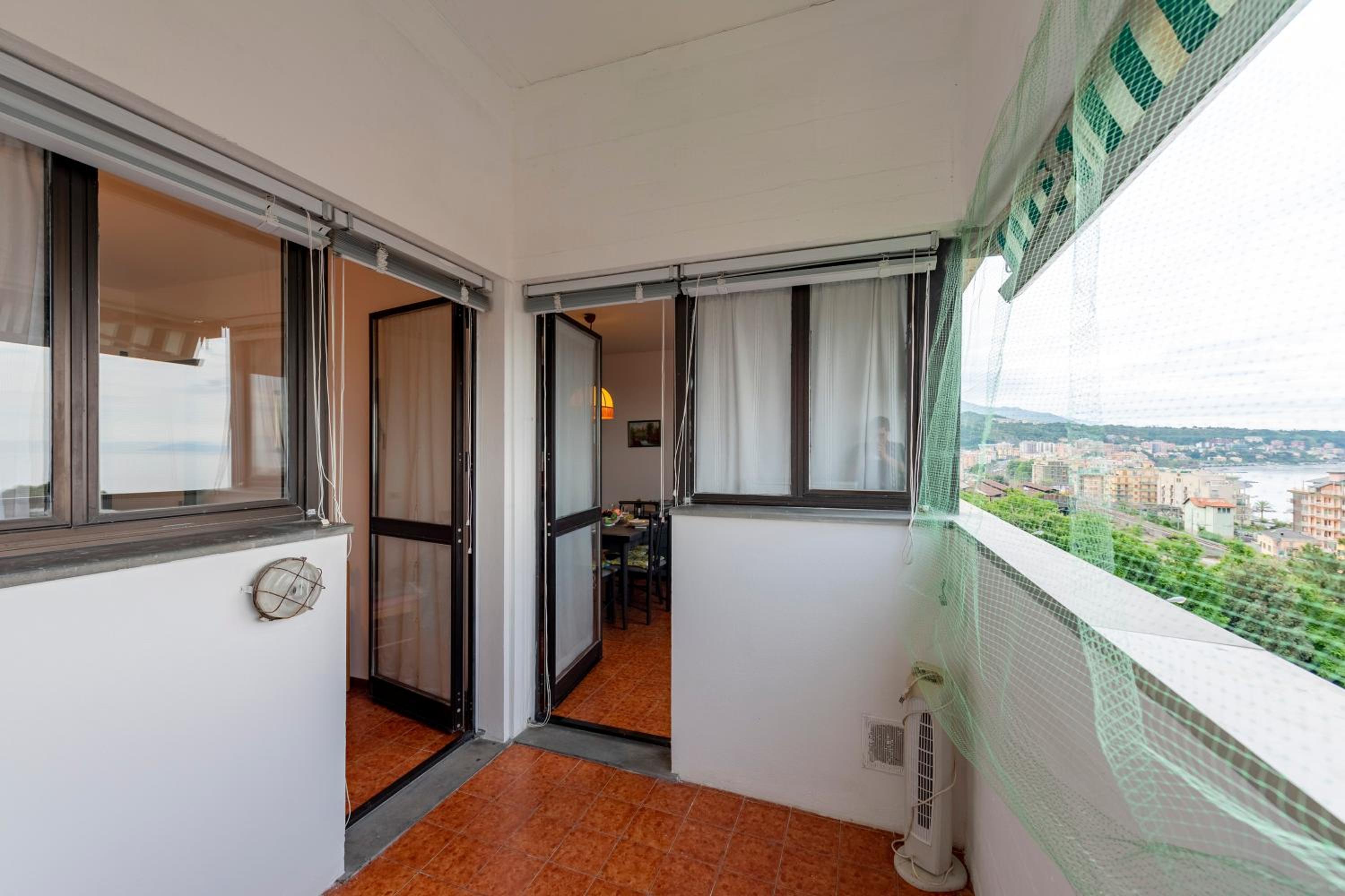 Apartment with Balcony photo 3