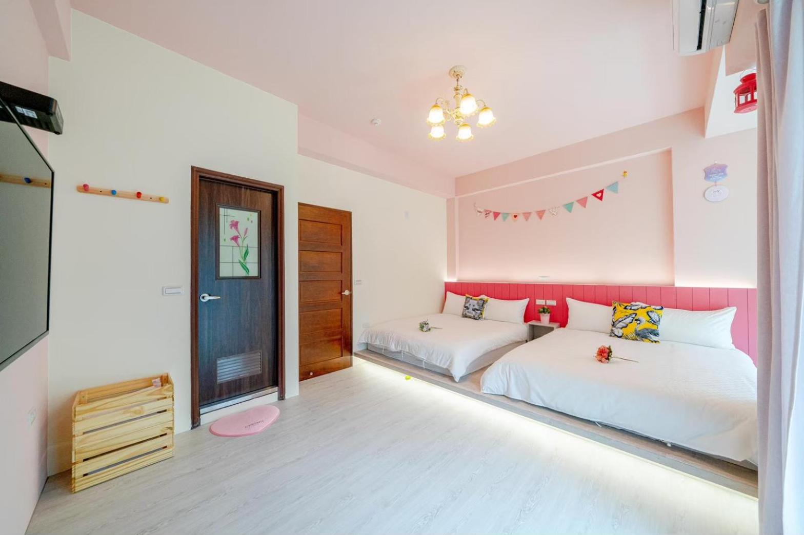Quadruple Room with Private Bathroom photo 2