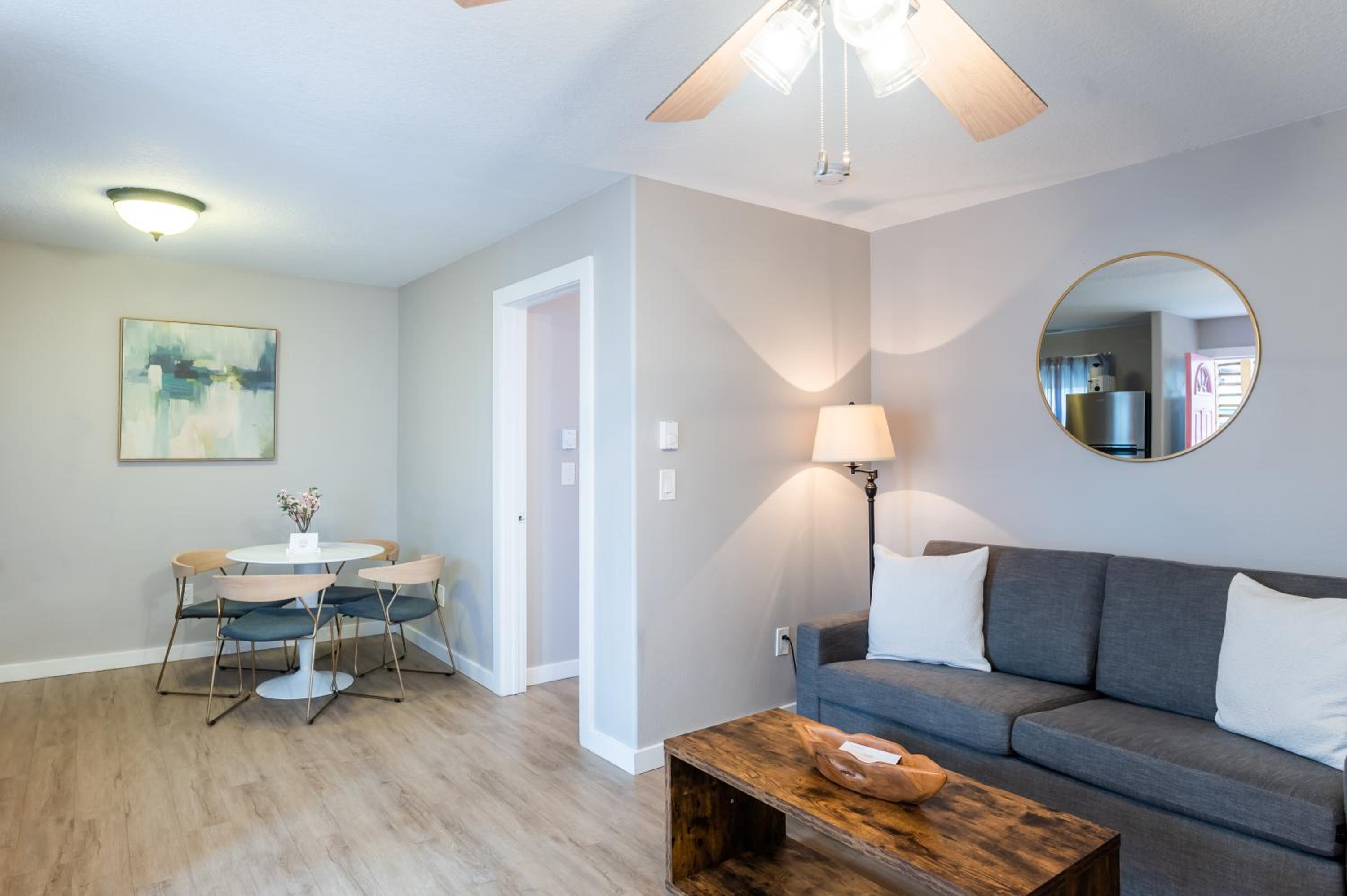 One Bedroom Suite with Spa - Photo 2