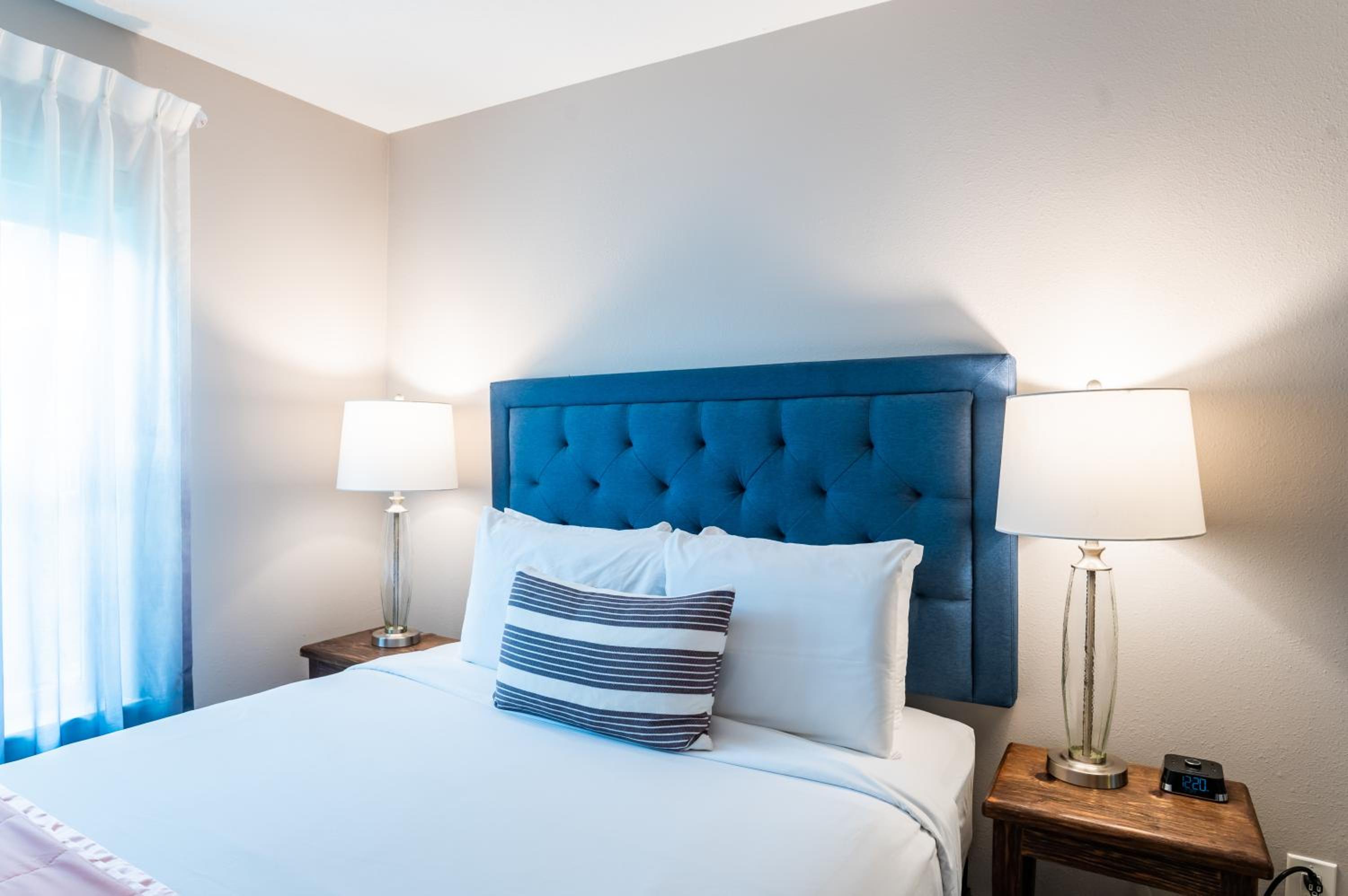 One Bedroom Suite with Spa - Photo 3