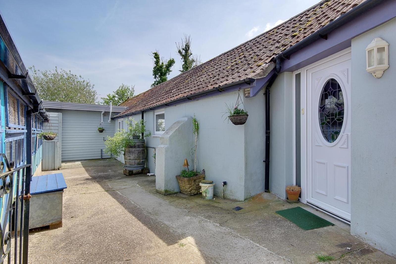 Two-Bedroom Cottage photo 3