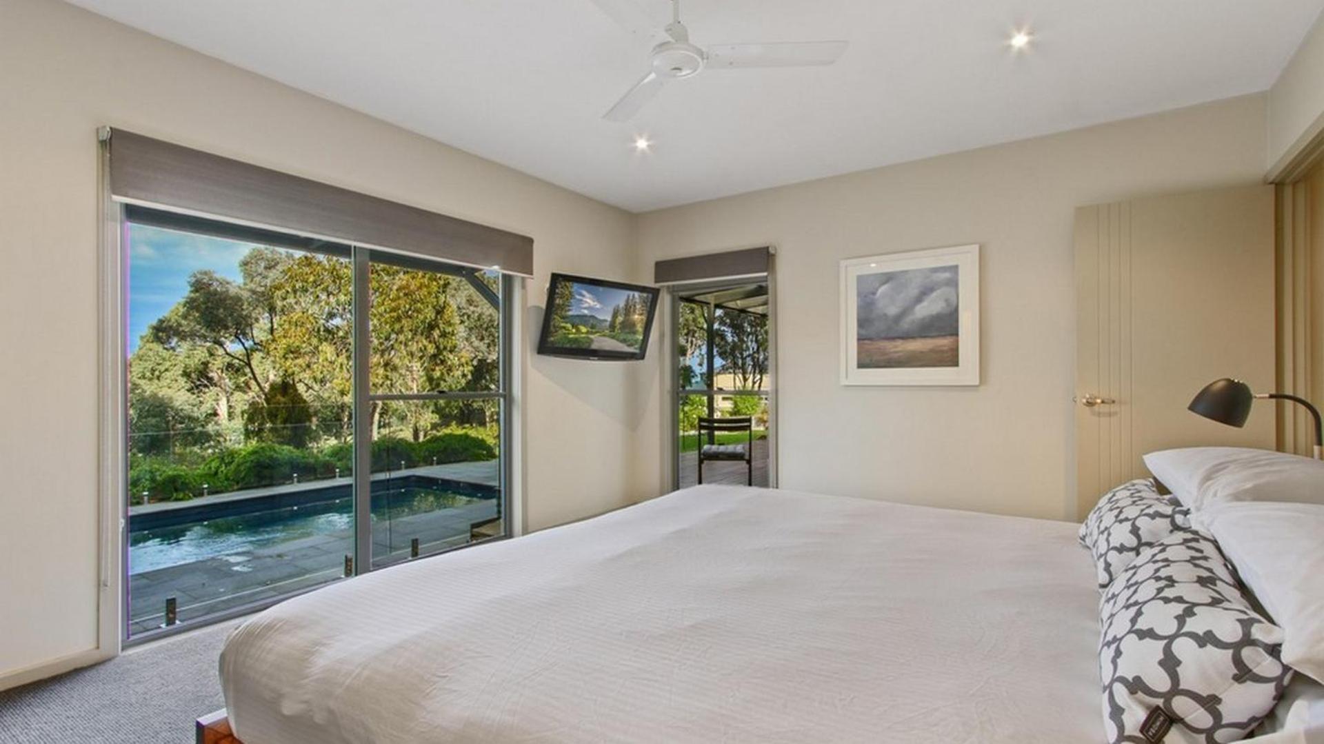 Three-Bedroom House photo 1