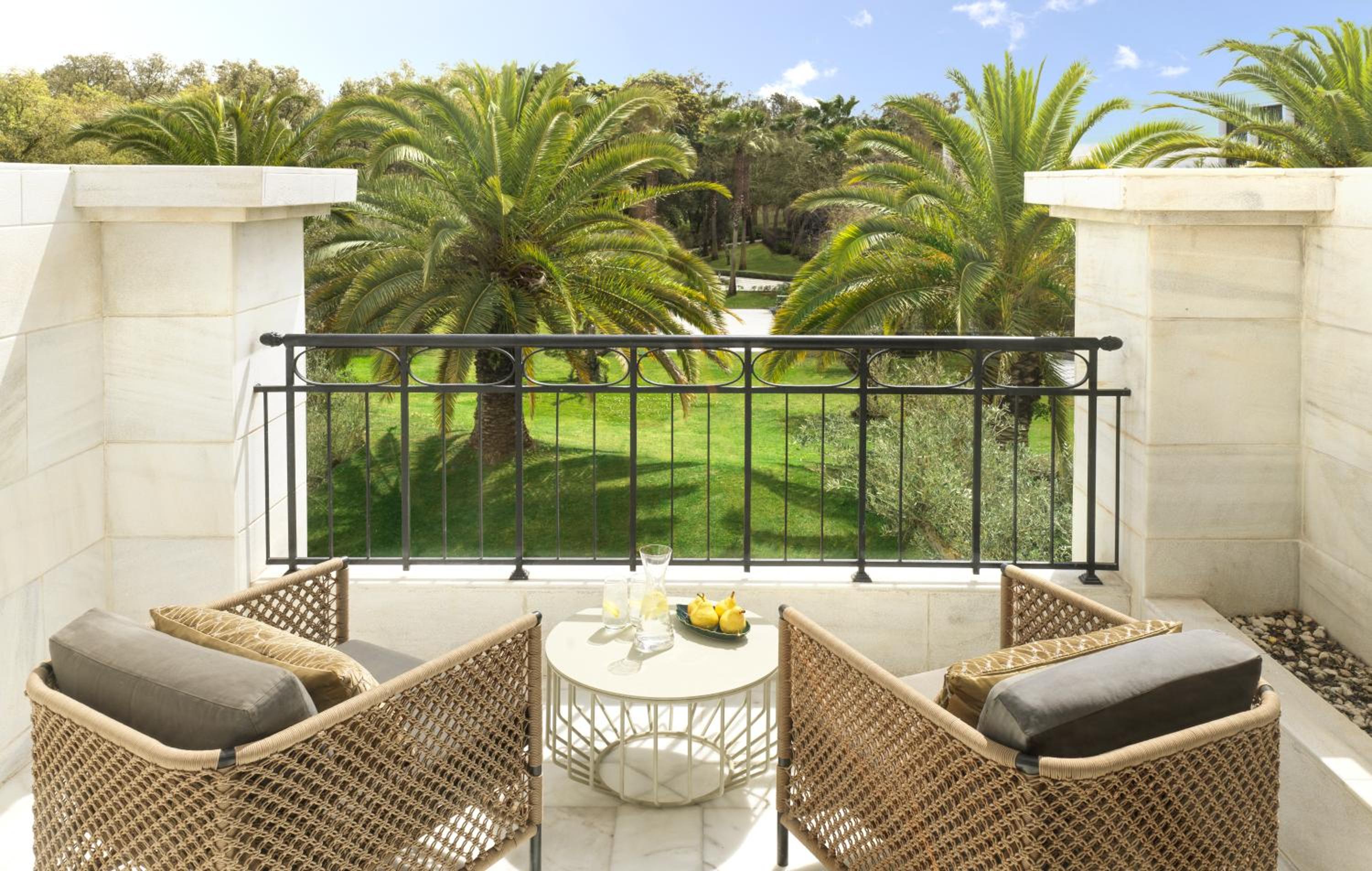 Deluxe King Room with Garden View and Terrace - Photo 6
