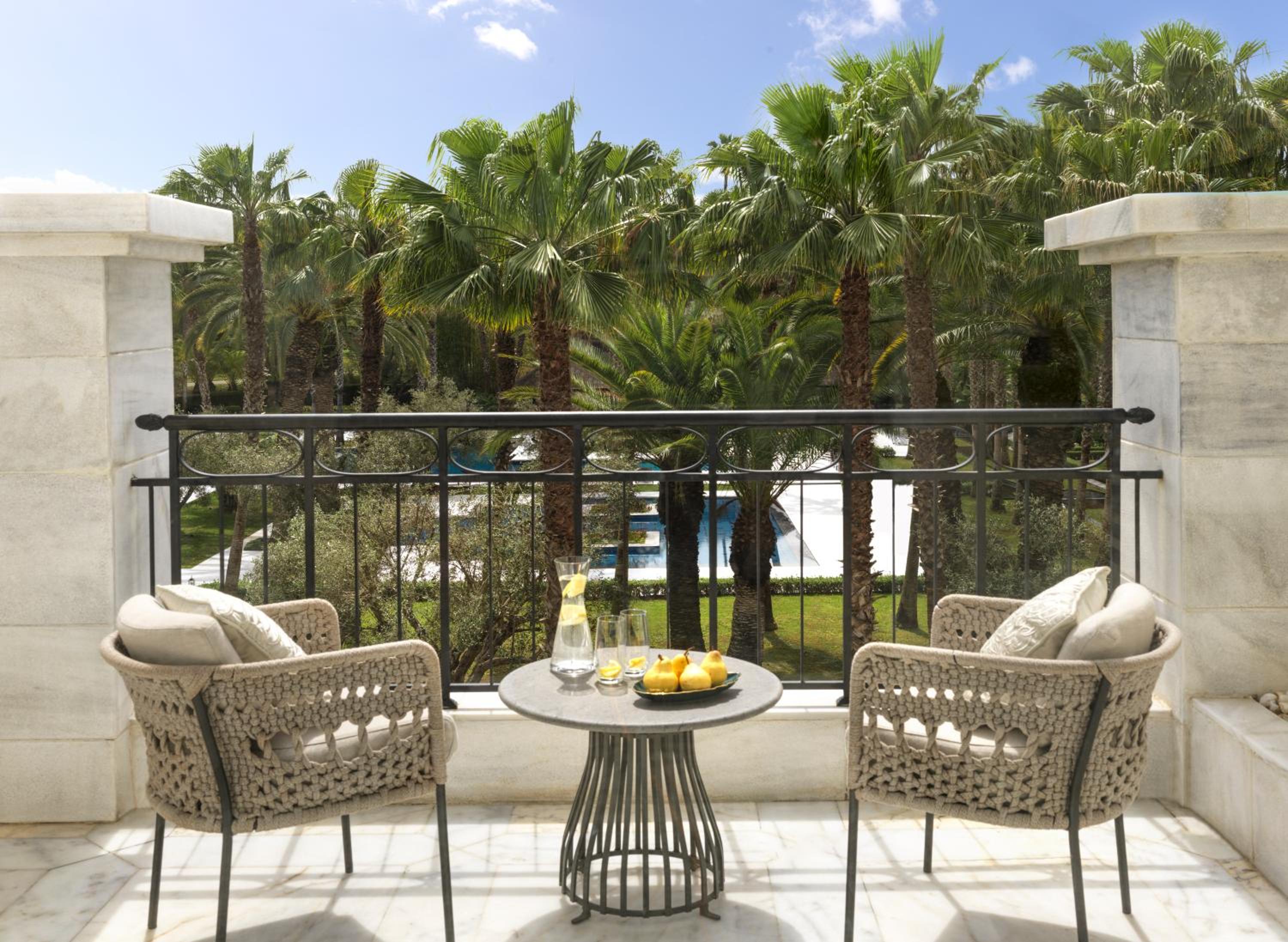Deluxe King Room with Pool View and Terrace - Photo 3