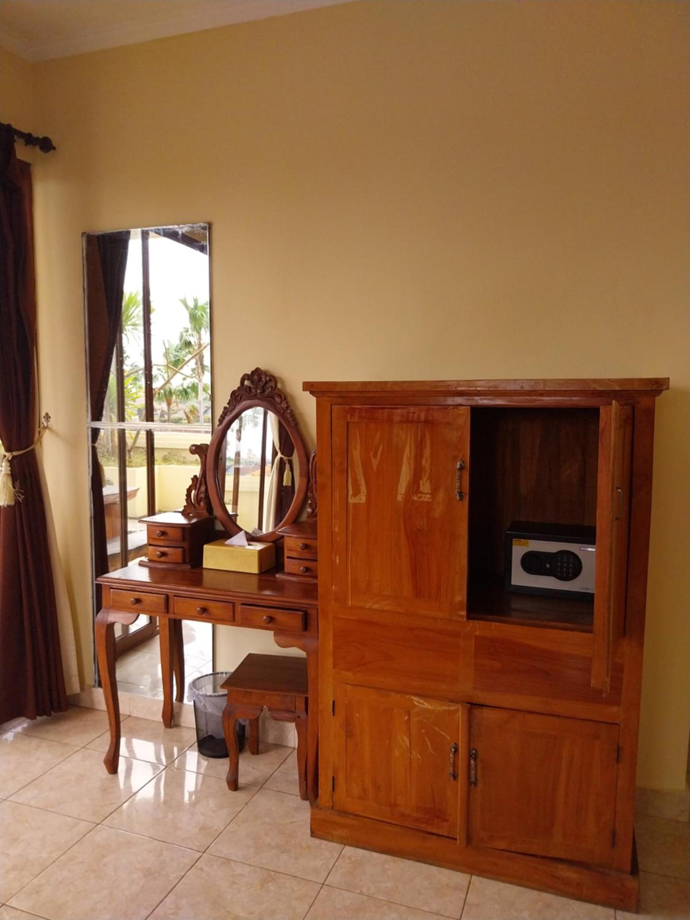 Suite - Photo 1