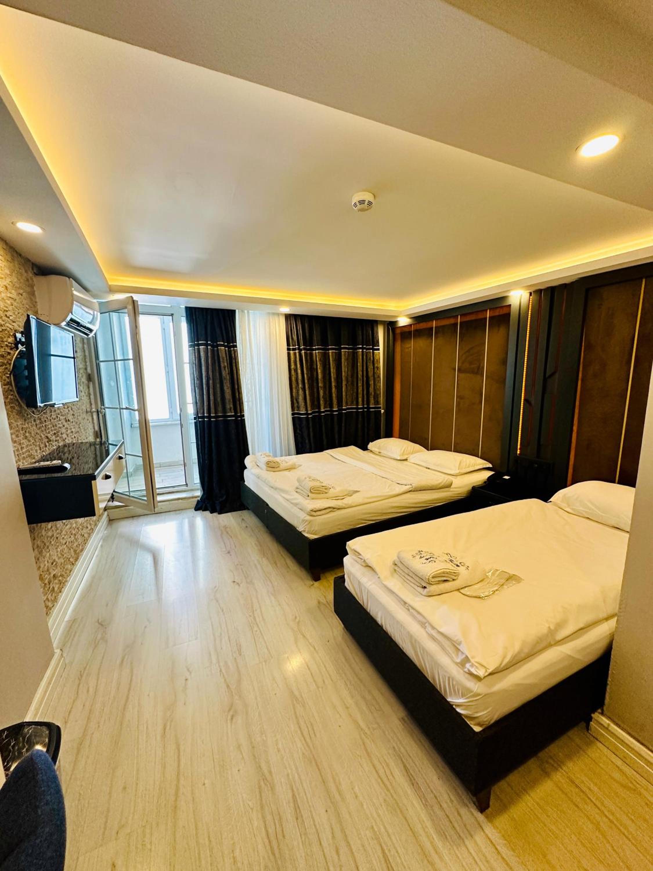 Triple Room with Balcony photo 1